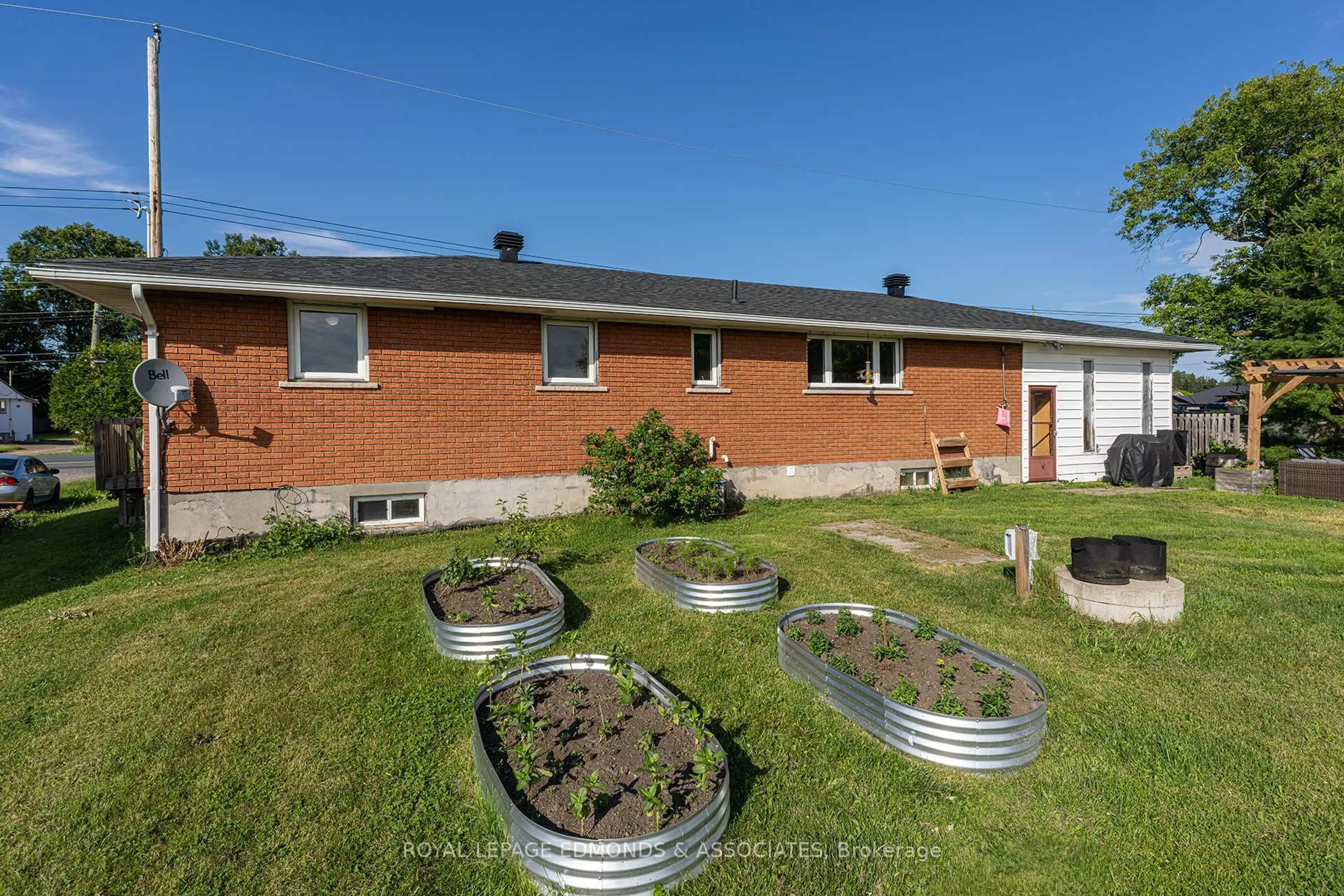 A pic from outside/outdoor area/front of a property/back of a property/a pic from drone, unknown for 140 Mud Lake Rd, Pembroke Ontario K8A 6W4