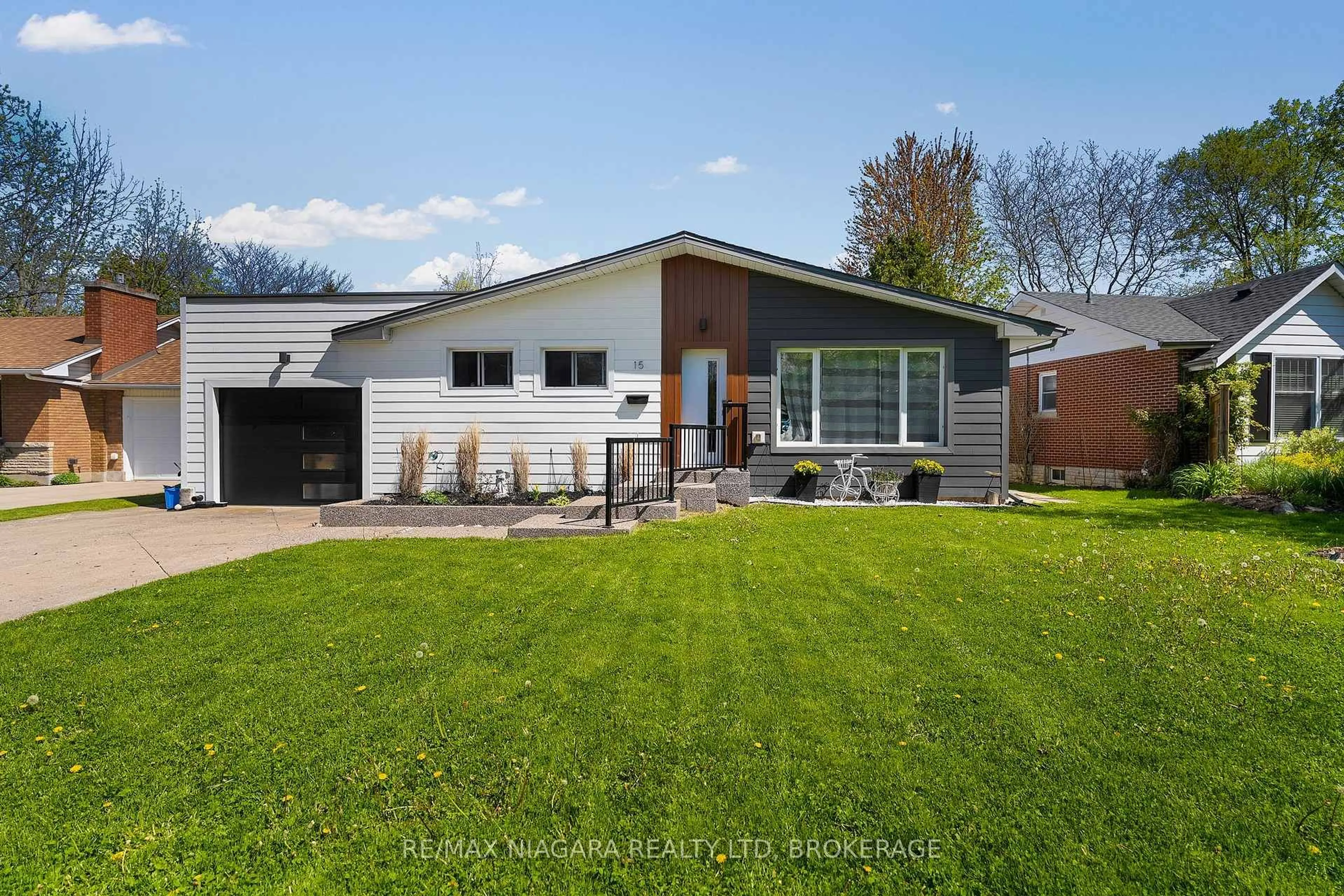 Home with vinyl exterior material, street for 15 Swan Dr, St. Catharines Ontario L2T 2C2