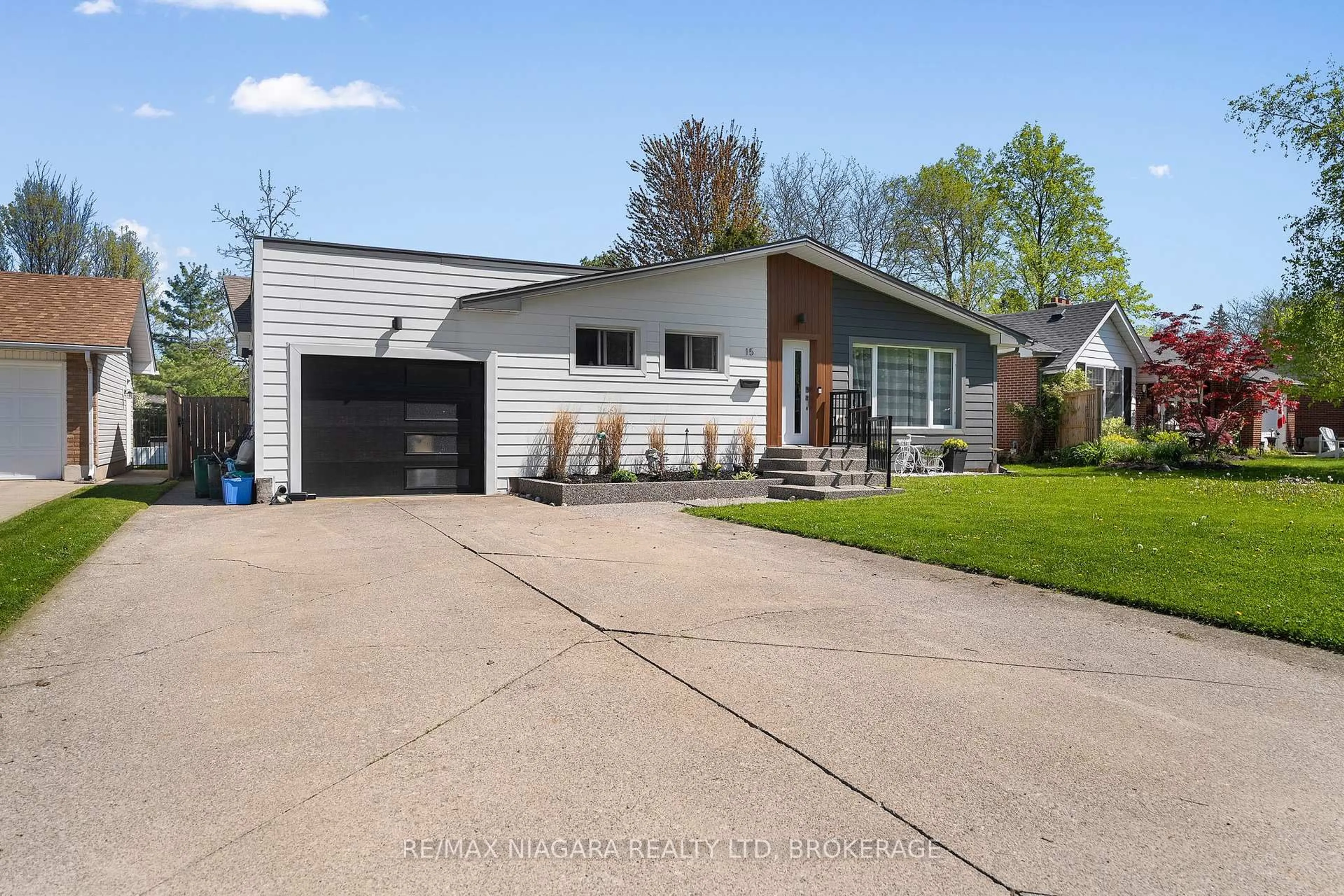 Home with vinyl exterior material, street for 15 Swan Dr, St. Catharines Ontario L2T 2C2