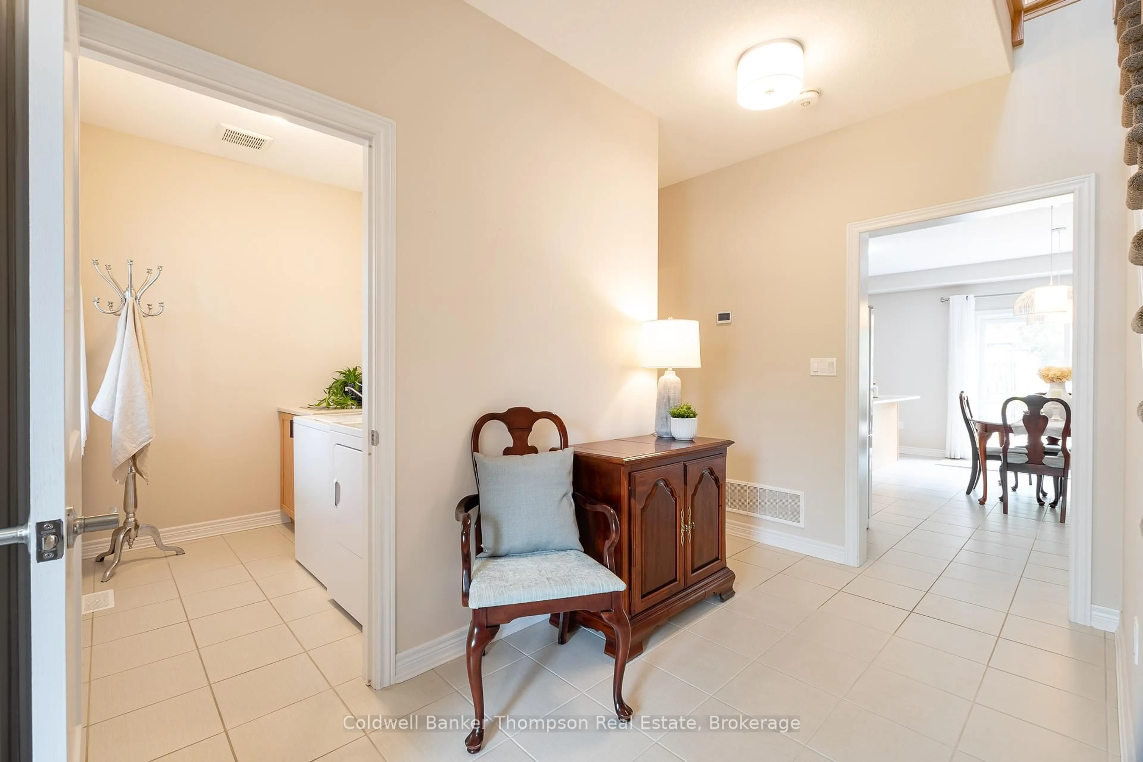 Indoor entryway for 68 Selkirk Dr, Huntsville Ontario P1H 0C6