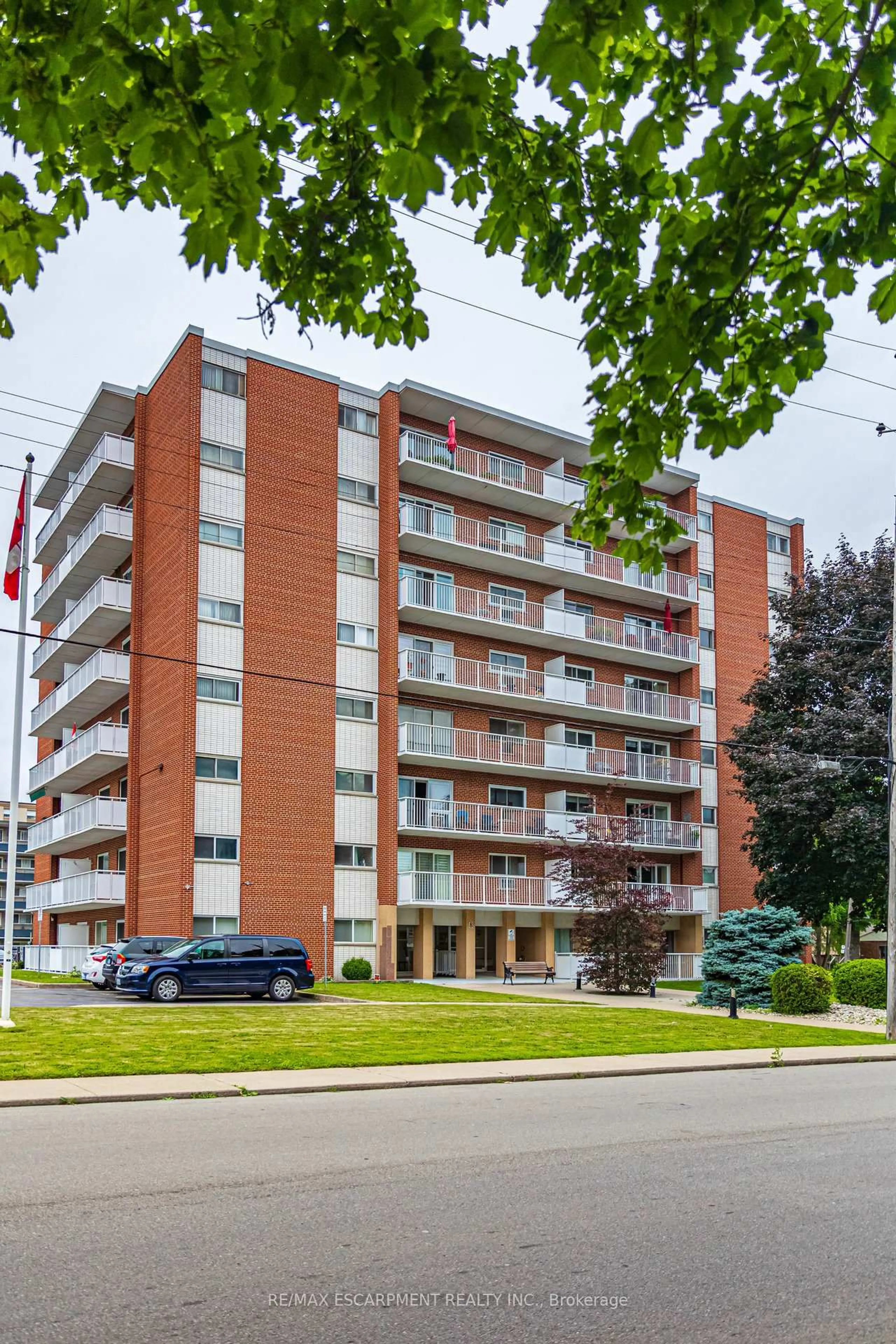 Home with brick exterior material, building for 8 Woodman Dr #805, Hamilton Ontario L8K 4C9