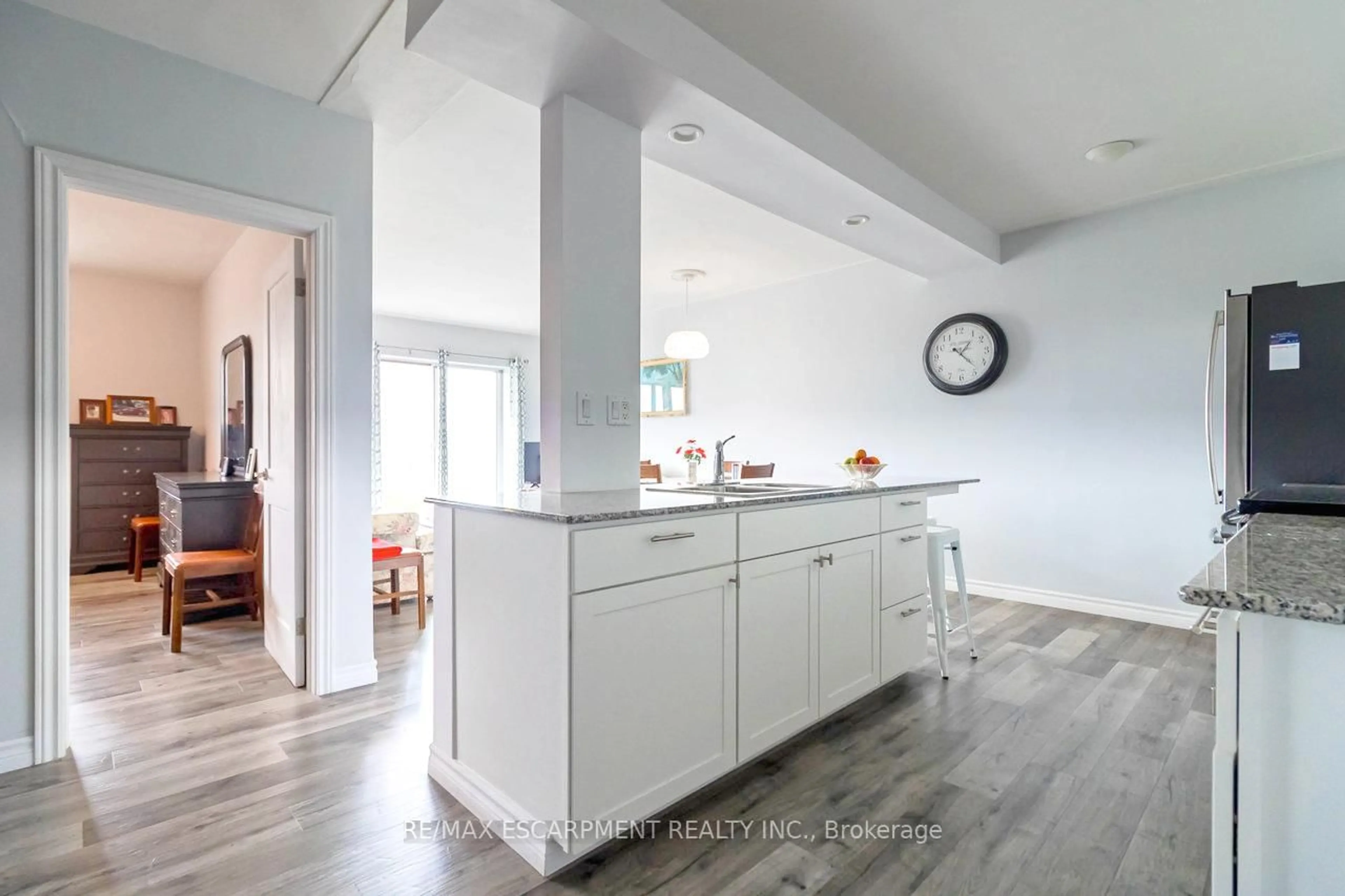Open concept kitchen, ceramic/tile floor for 8 Woodman Dr #805, Hamilton Ontario L8K 4C9