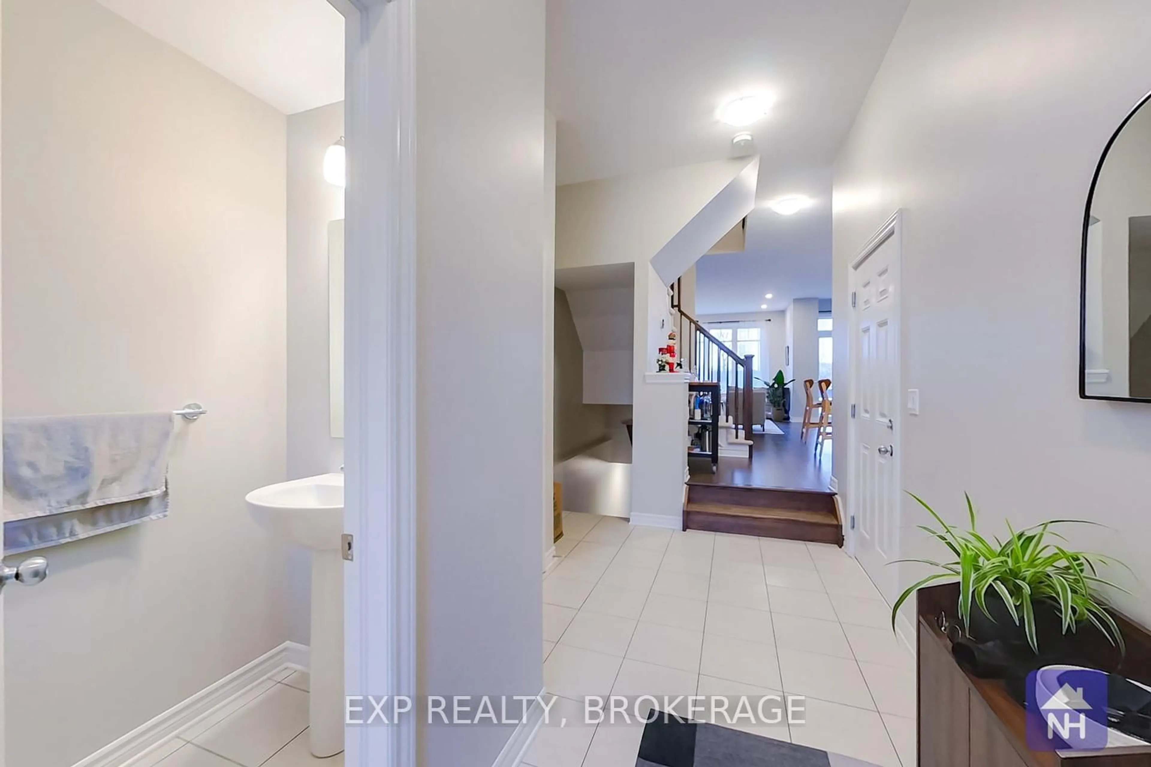 Indoor entryway for 1439 SUMMER St, Kingston Ontario K7K 0H9