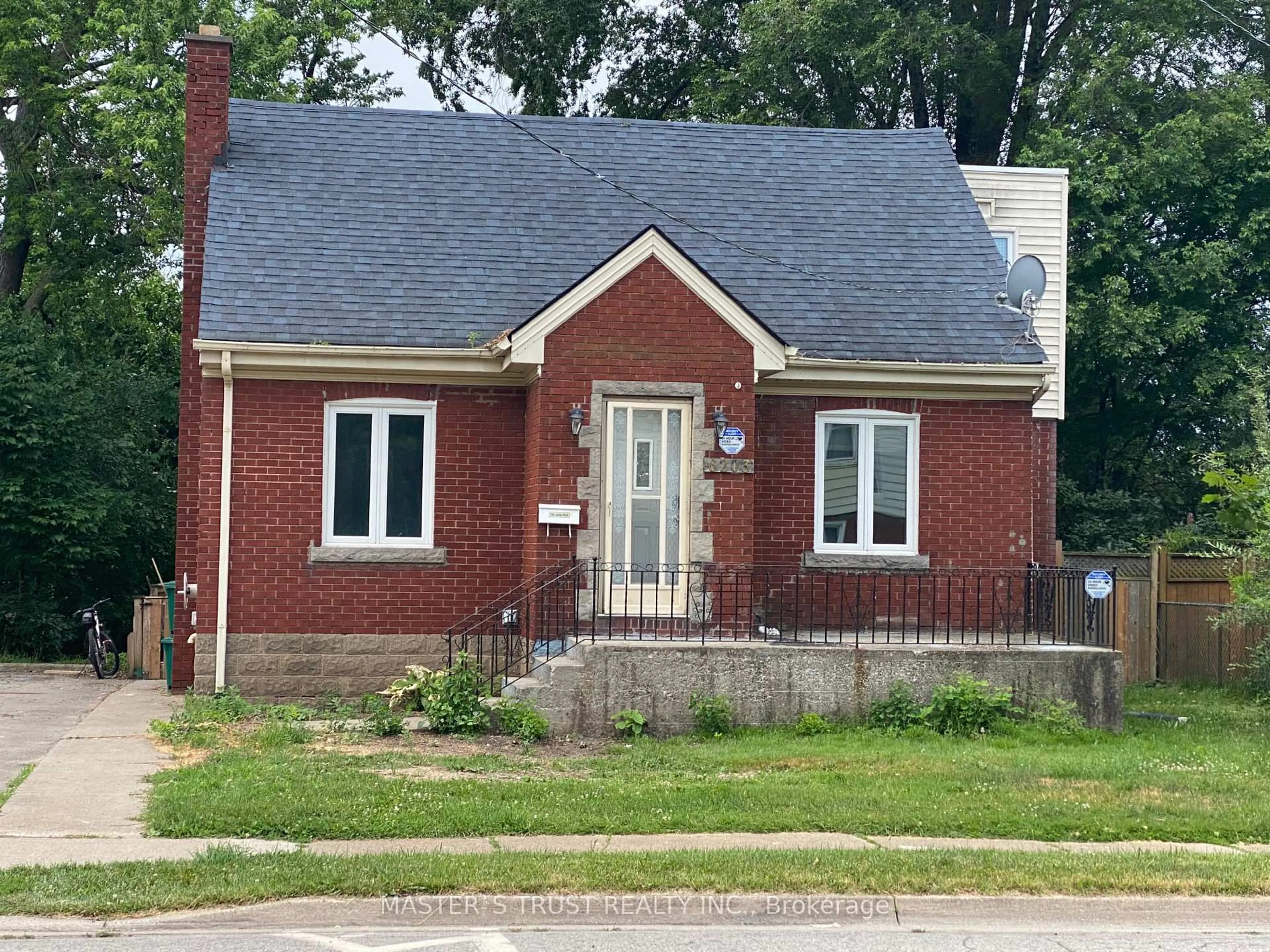 Home with brick exterior material, street for 6203 Main St, Niagara Falls Ontario L2G 6A5