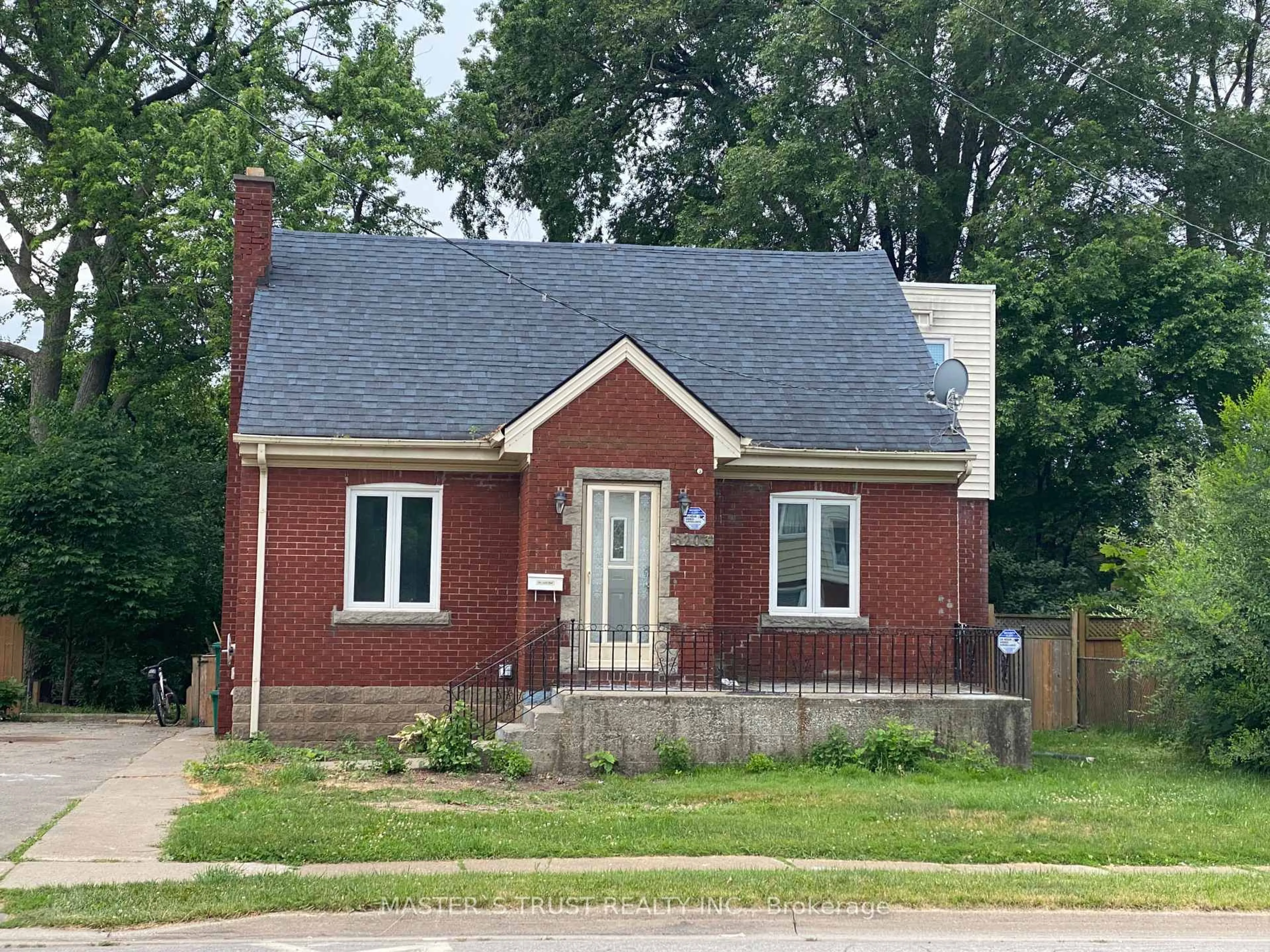 Home with brick exterior material, street for 6203 Main St, Niagara Falls Ontario L2G 6A5