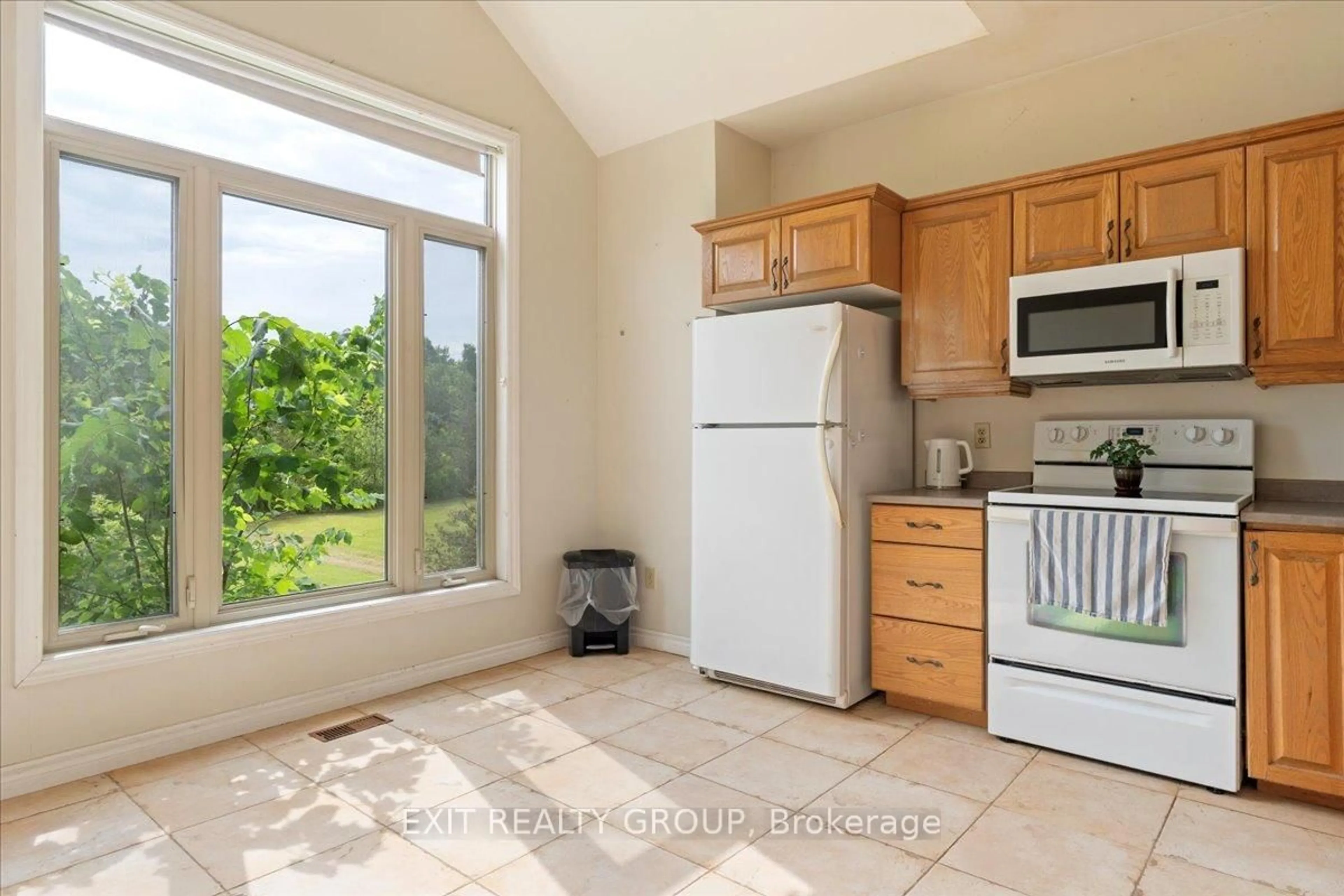 Standard kitchen, ceramic/tile floor for 1829 Shannonville Rd, Corbyville Ontario K0K 1V0
