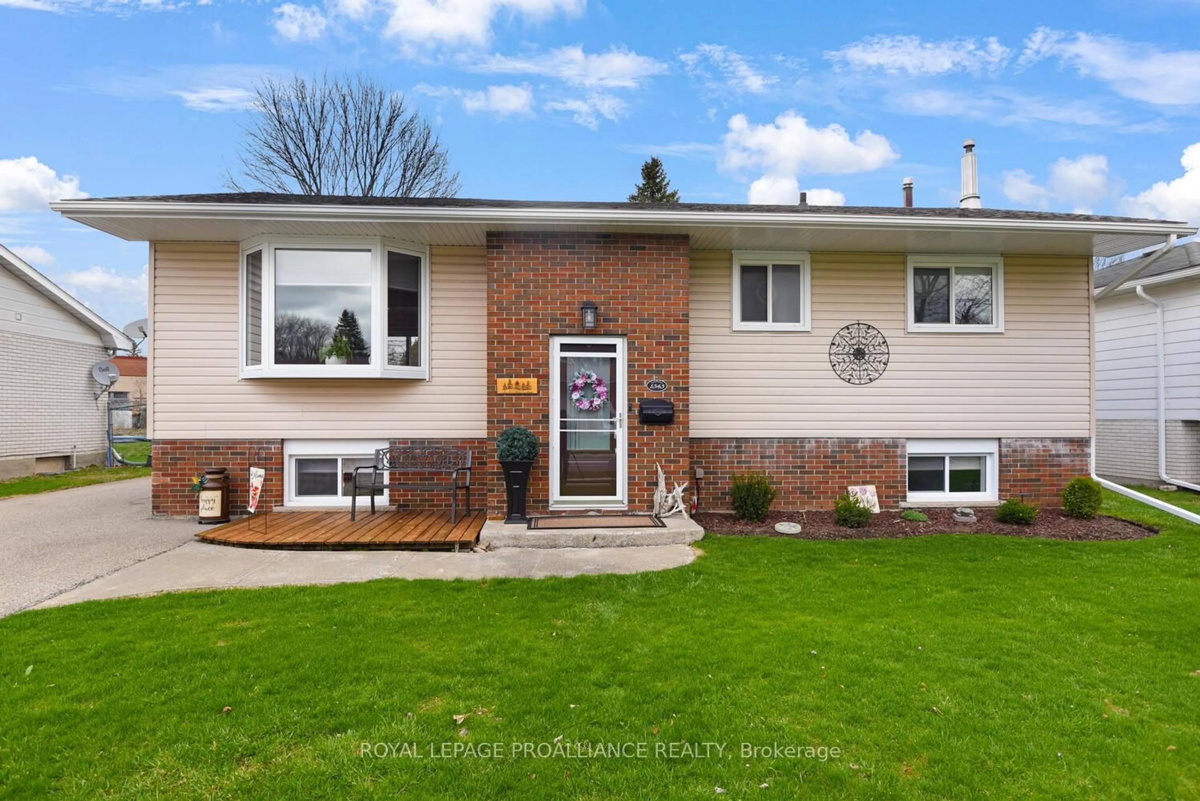 Home with vinyl exterior material, street for 1343 Borden Cres, Brockville Ontario K6V 5X7