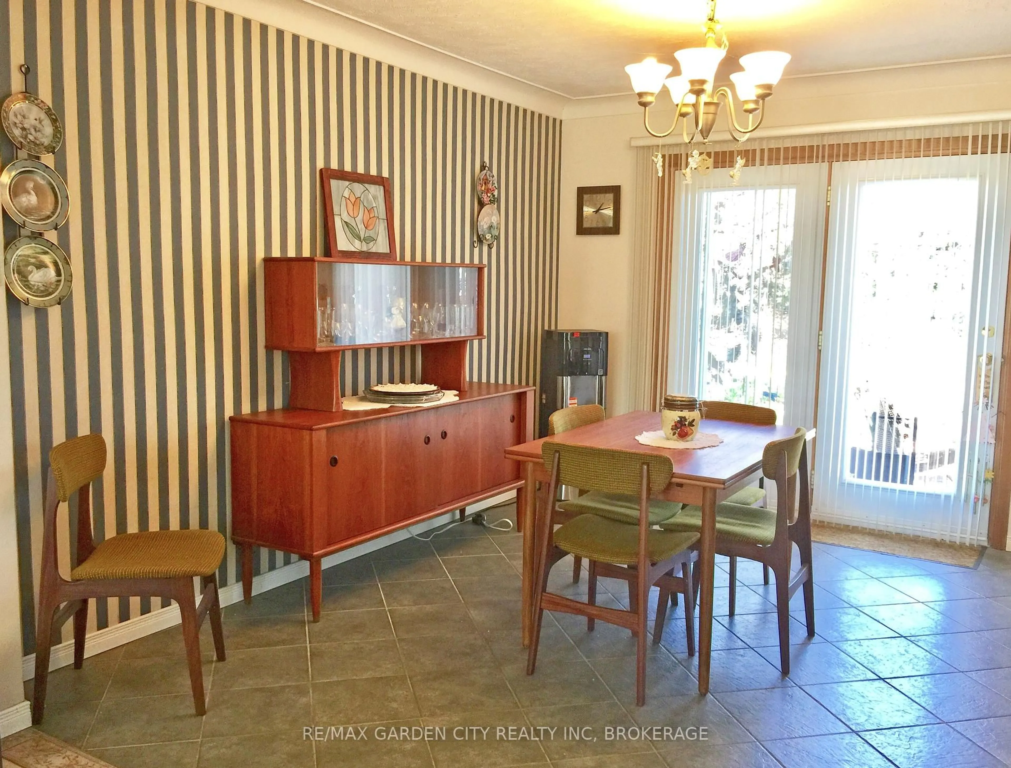 Dining room, unknown for 4200 Eastdale Dr, Lincoln Ontario L3J 0N3