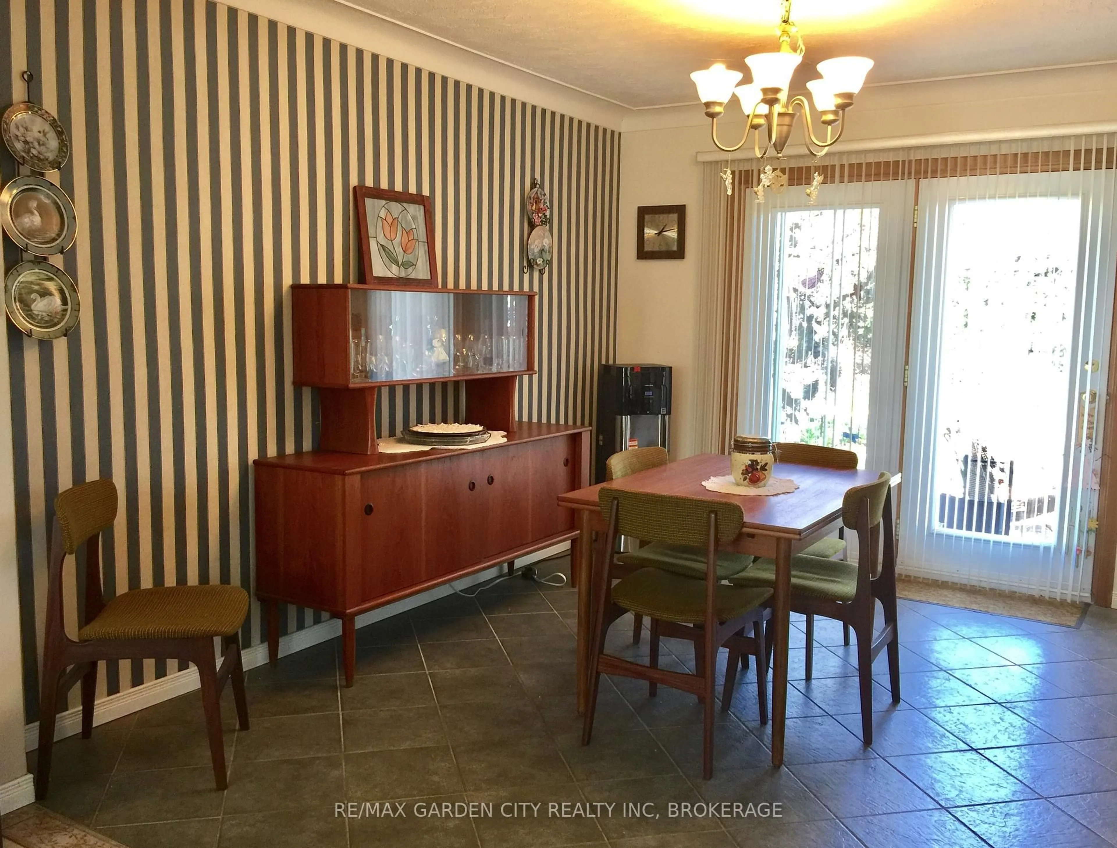 Dining room, unknown for 4200 Eastdale Dr, Lincoln Ontario L3J 0N3