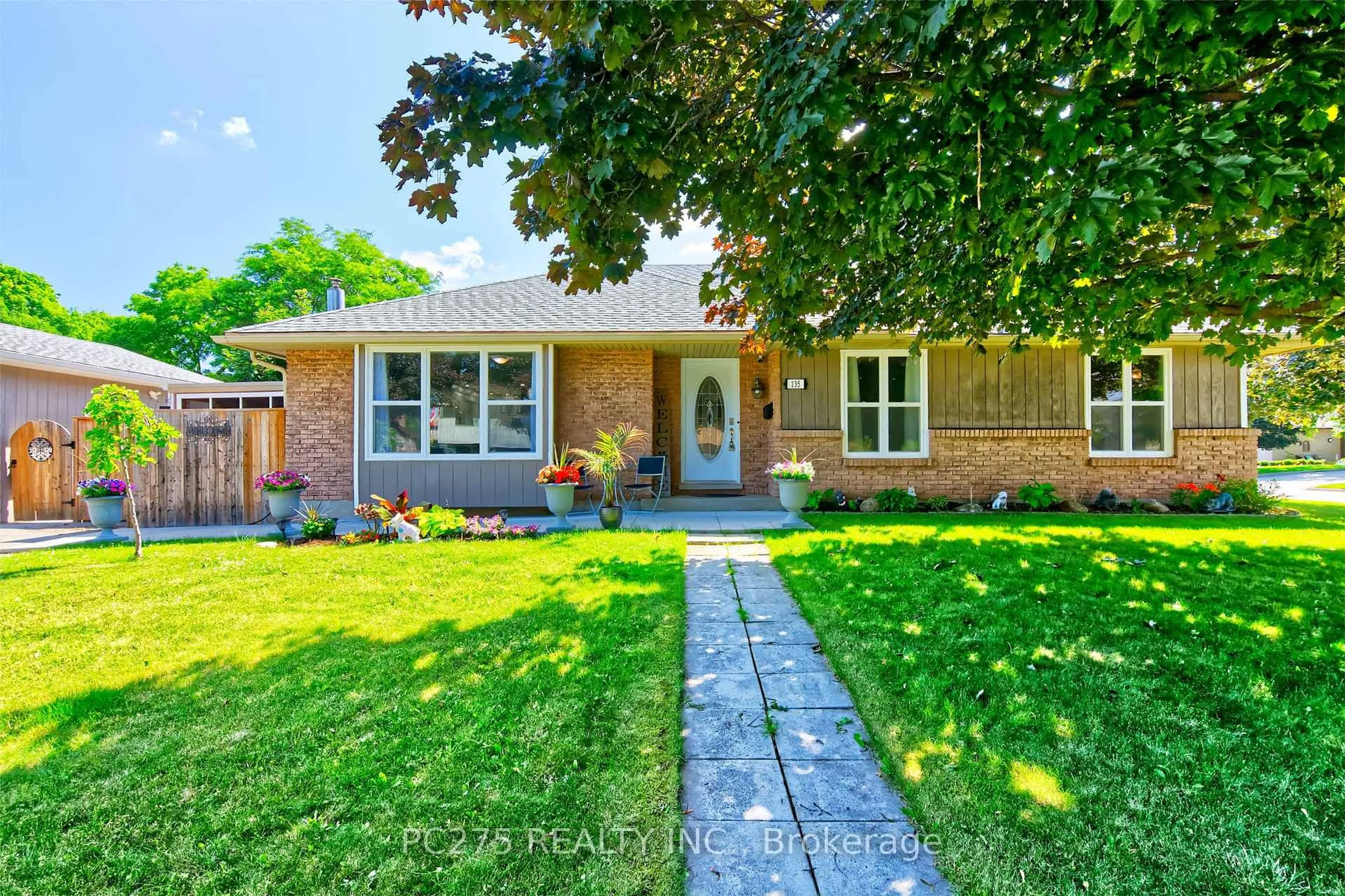 Home with brick exterior material, street for 135 Kent St, Cambridge Ontario N1S 4H3