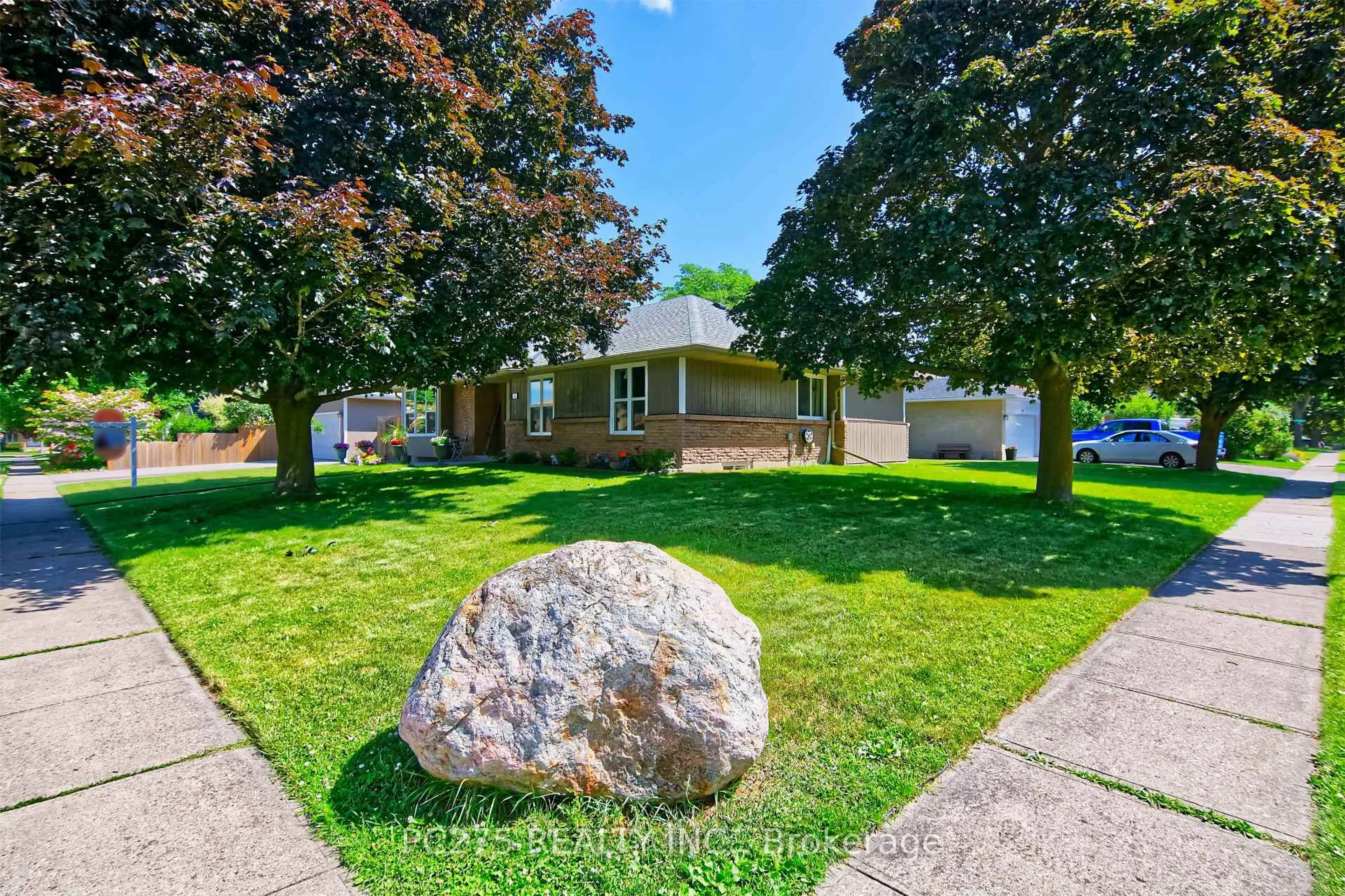 Unknown for 135 Kent St, Cambridge Ontario N1S 4H3