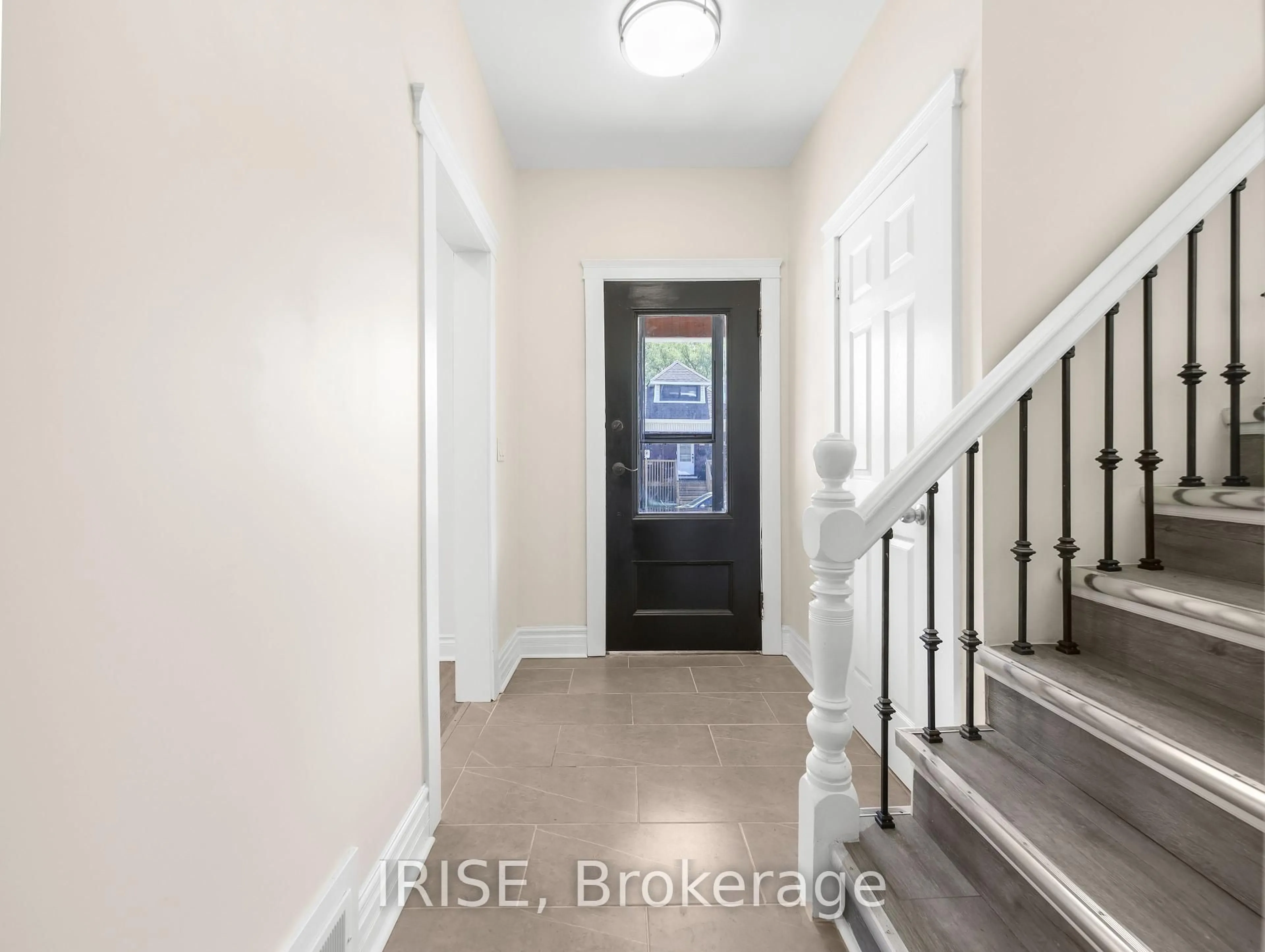 Indoor entryway for 25 Lottridge St, Hamilton Ontario L8L 6T7