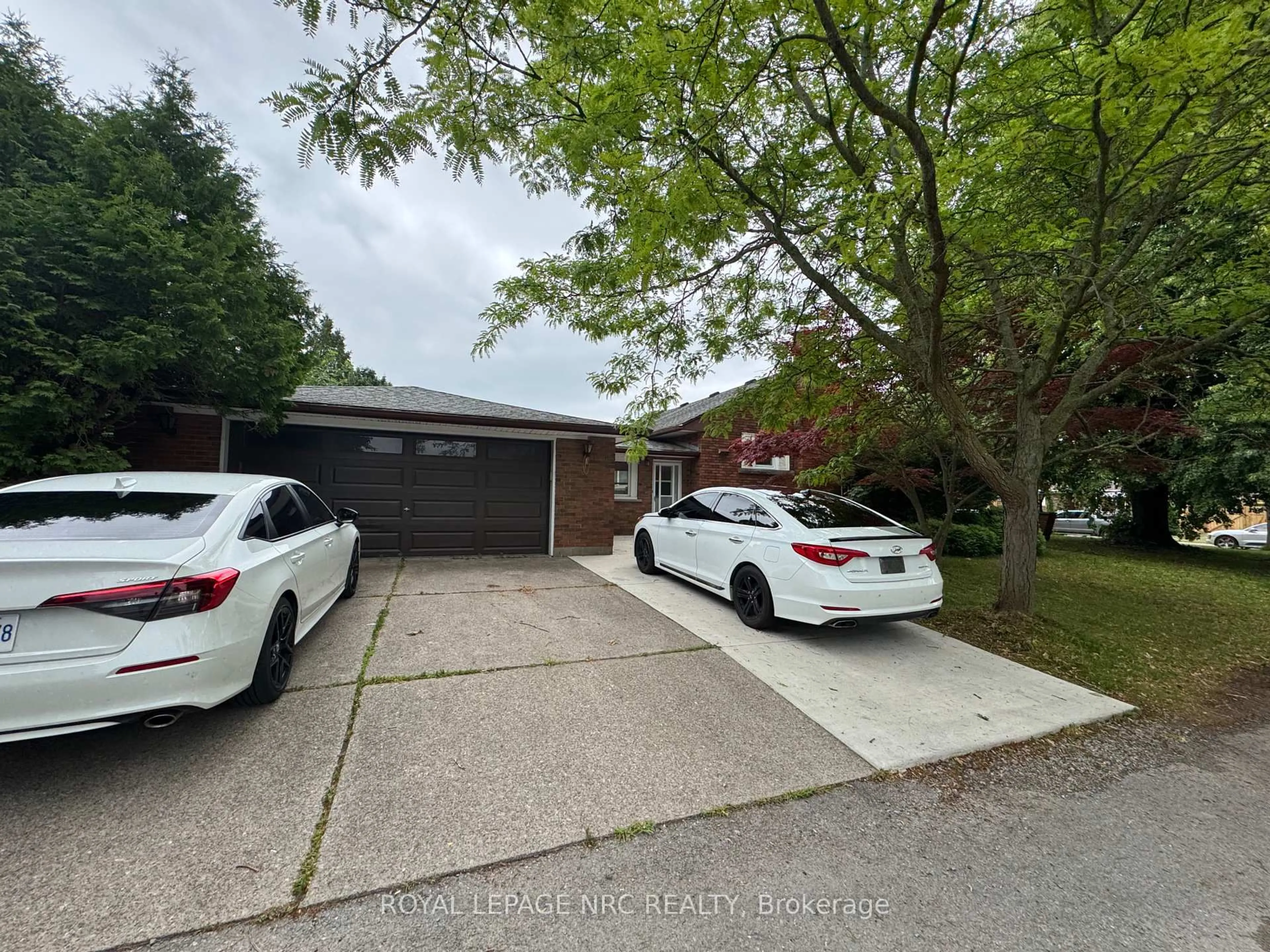 A pic from outside/outdoor area/front of a property/back of a property/a pic from drone, street for 6437 Margaret St, Niagara Falls Ontario L2G 2T6