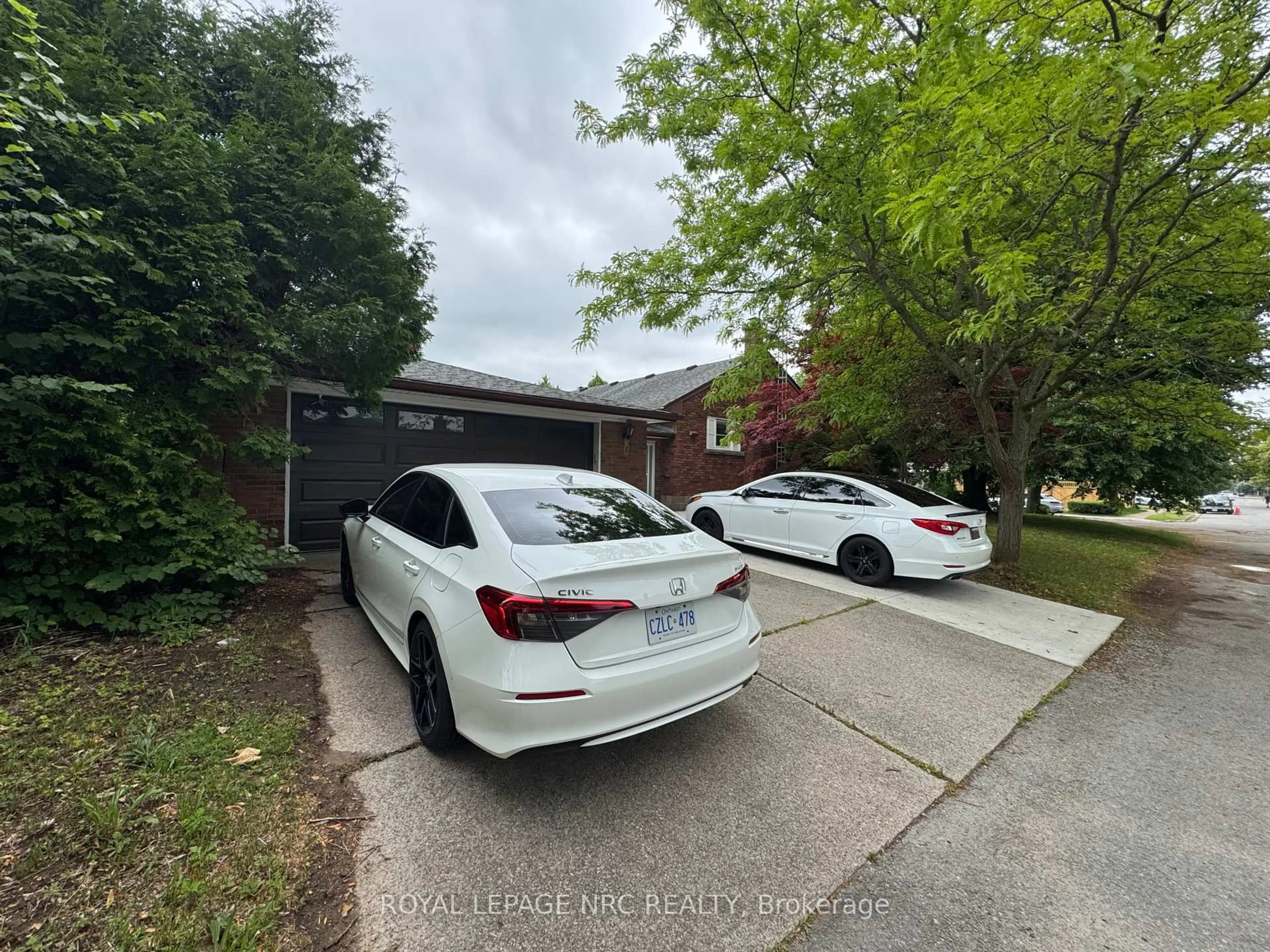 A pic from outside/outdoor area/front of a property/back of a property/a pic from drone, street for 6437 Margaret St, Niagara Falls Ontario L2G 2T6