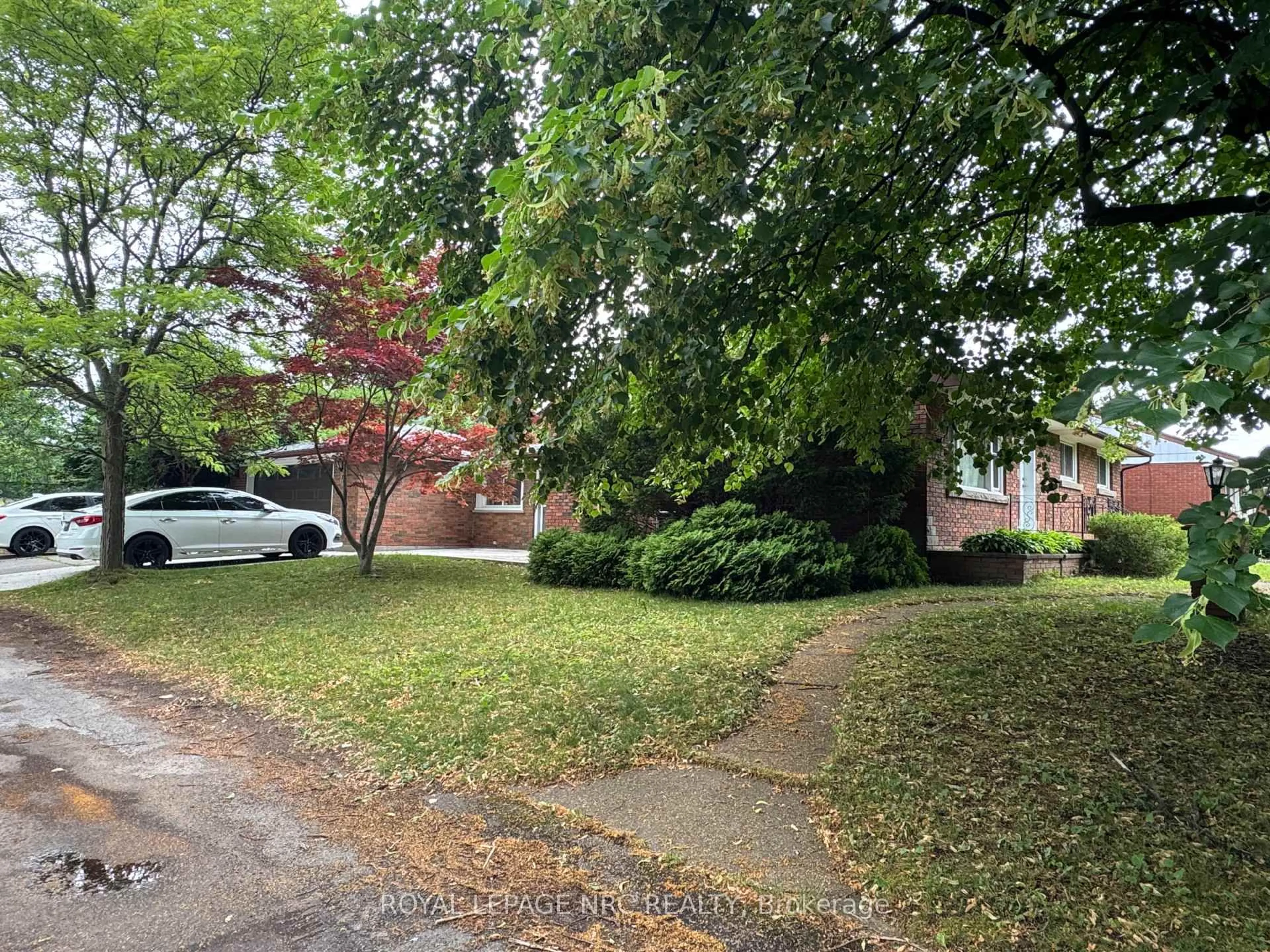 A pic from outside/outdoor area/front of a property/back of a property/a pic from drone, street for 6437 Margaret St, Niagara Falls Ontario L2G 2T6