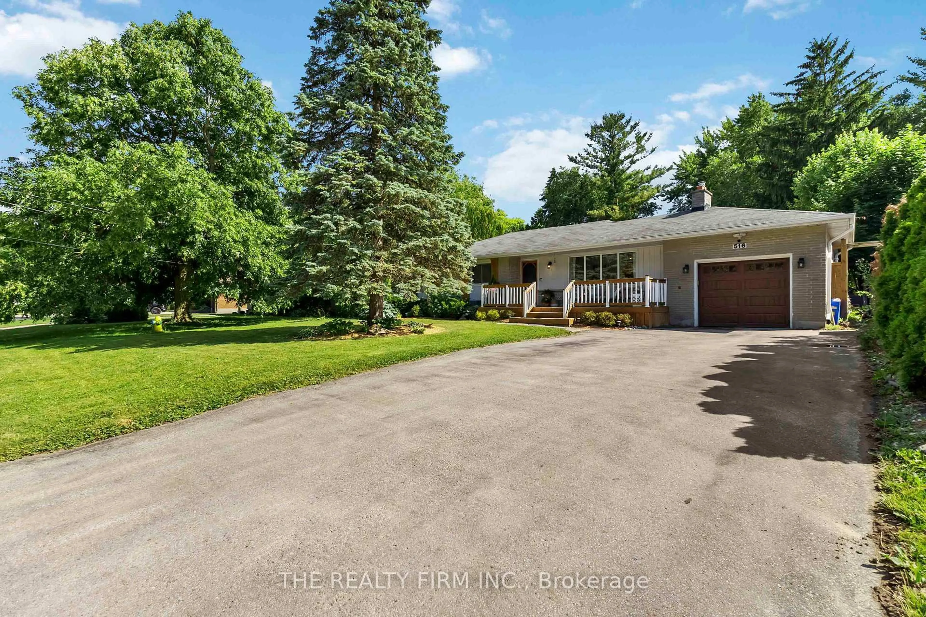 A pic from outside/outdoor area/front of a property/back of a property/a pic from drone, water/lake/river/ocean view for 516 Hibiscus Ave, London North Ontario N6H 3N9