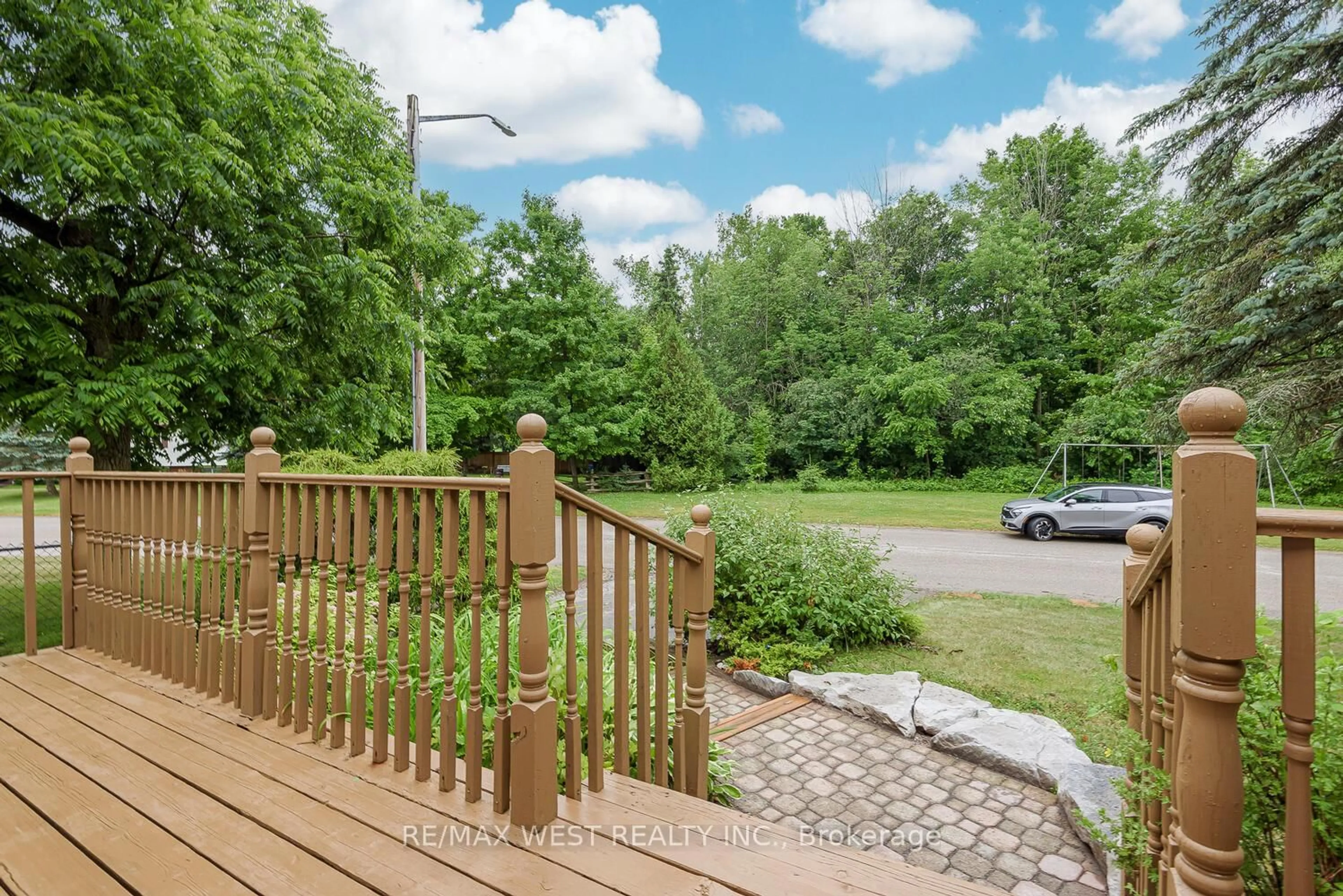 A pic from outside/outdoor area/front of a property/back of a property/a pic from drone, unknown for 3 Carberry St, Erin Ontario N0B 1T0