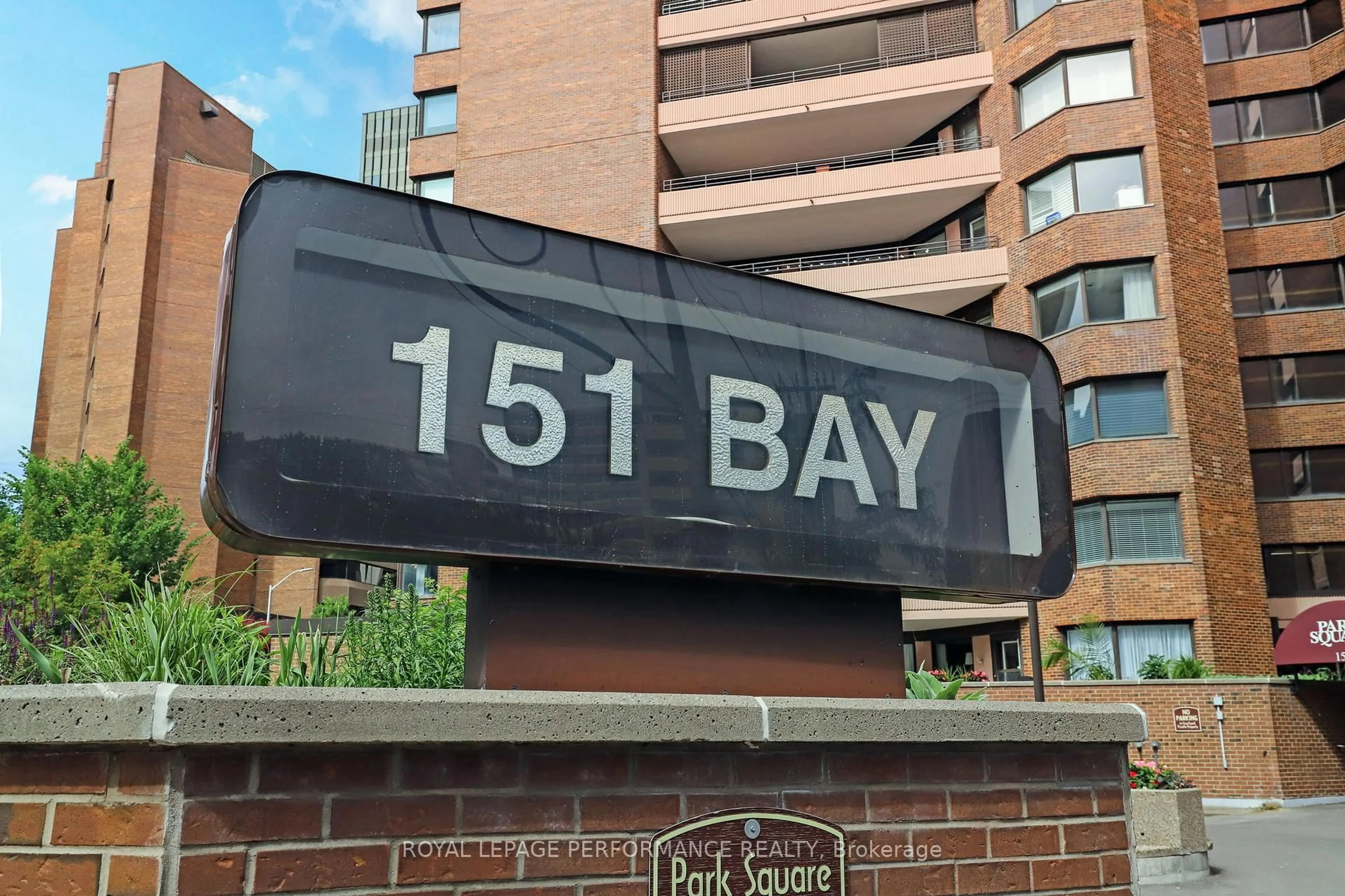 Indoor foyer for 151 Bay St #802, Ottawa Ontario K1R 7T2