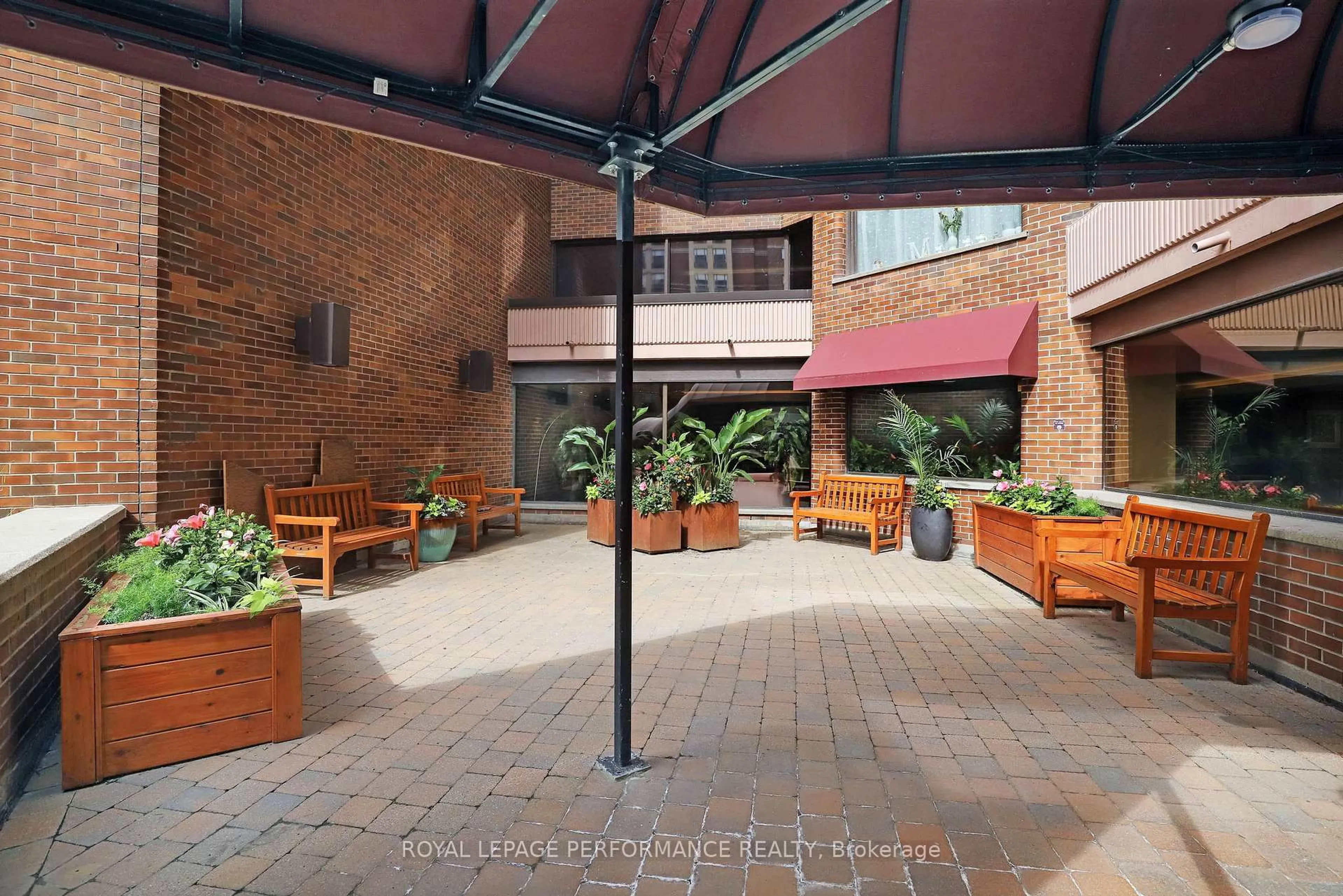 Patio, street for 151 Bay St #802, Ottawa Ontario K1R 7T2