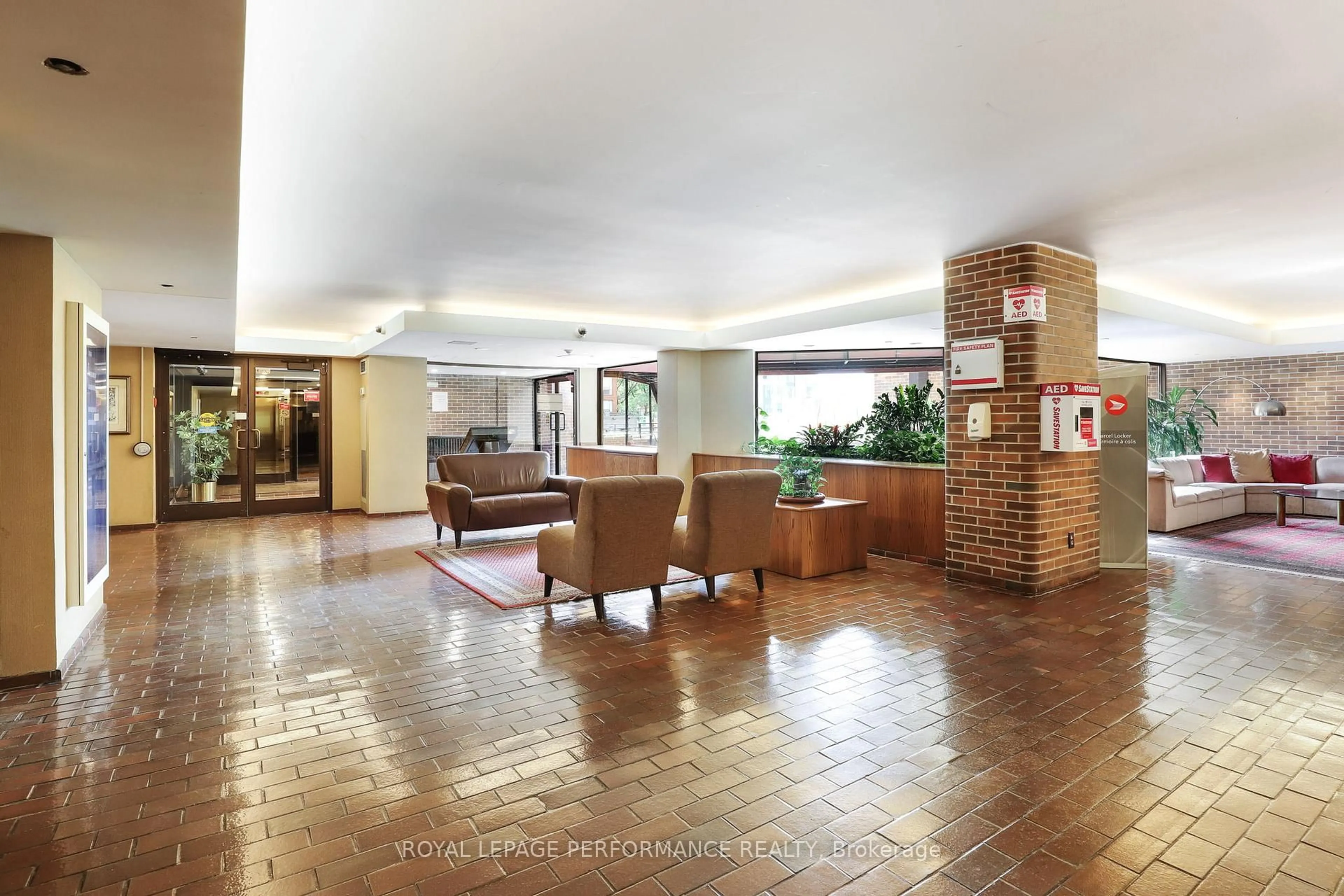 Lobby for 151 Bay St #802, Ottawa Ontario K1R 7T2