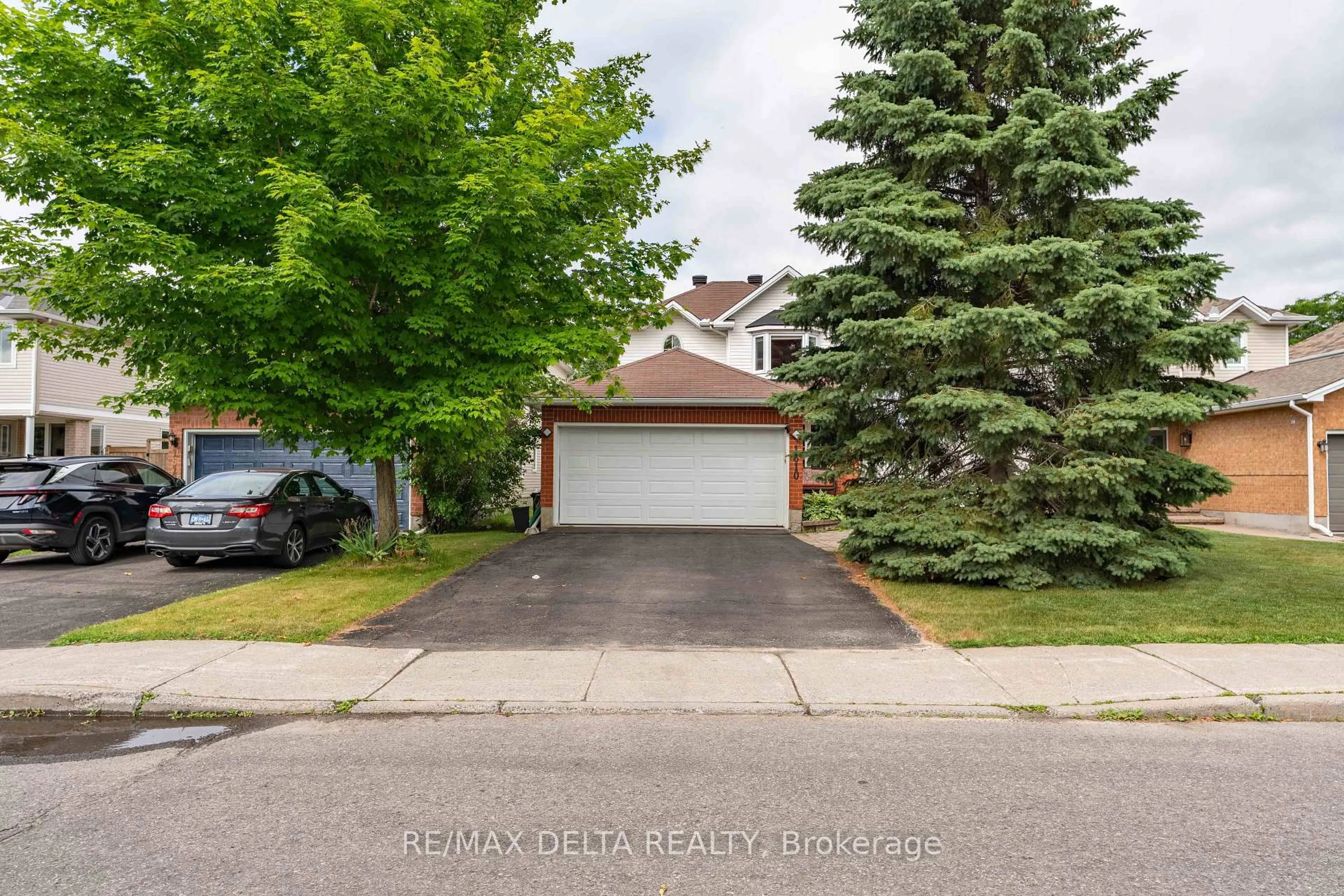 A pic from outside/outdoor area/front of a property/back of a property/a pic from drone, street for 1610 Duplante Ave, Orleans Ontario K4A 4A2