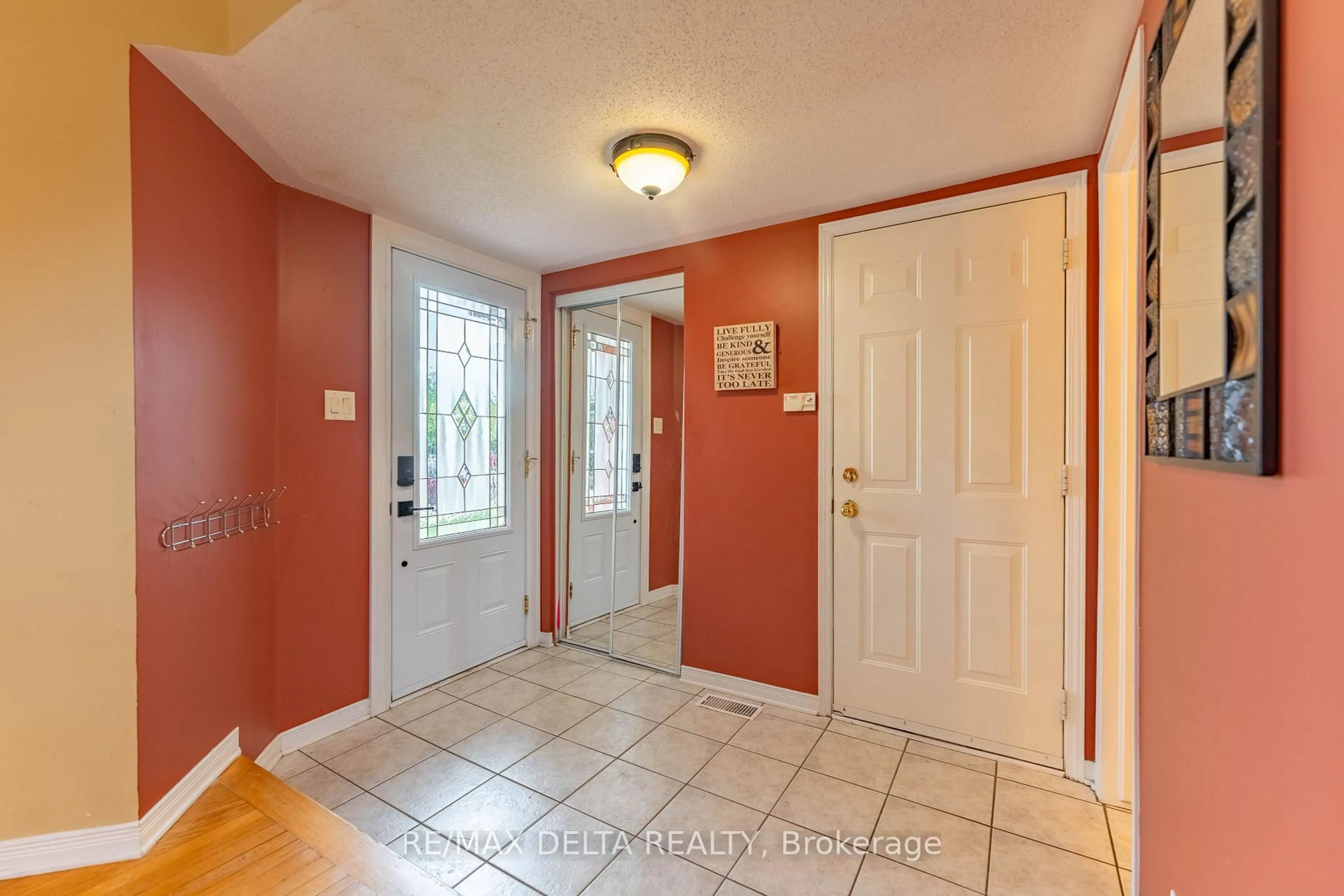 Indoor entryway for 1610 Duplante Ave, Orleans Ontario K4A 4A2
