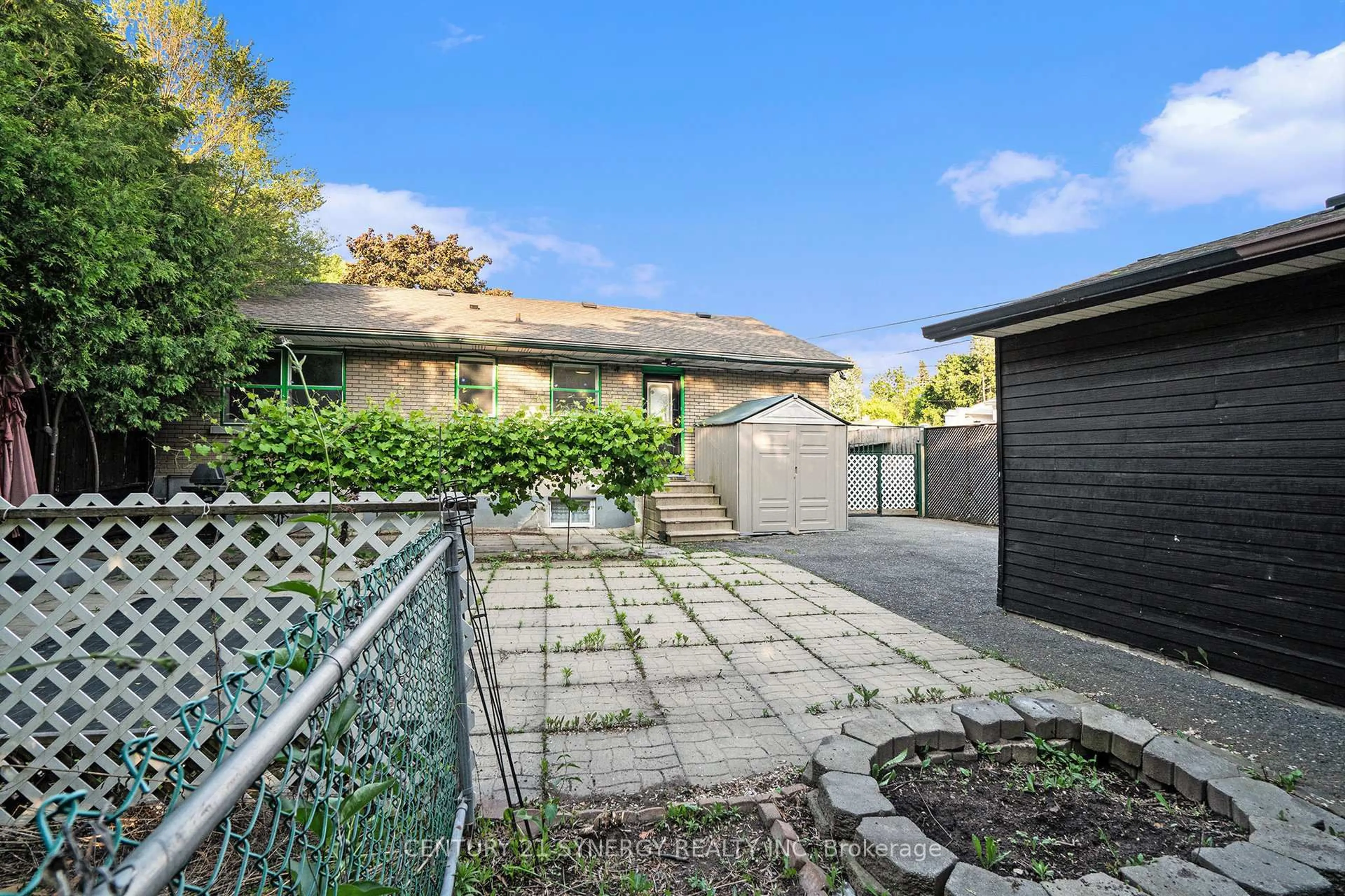 A pic from outside/outdoor area/front of a property/back of a property/a pic from drone, street for 2238 Utah St, Ottawa Ontario K1H 7W8