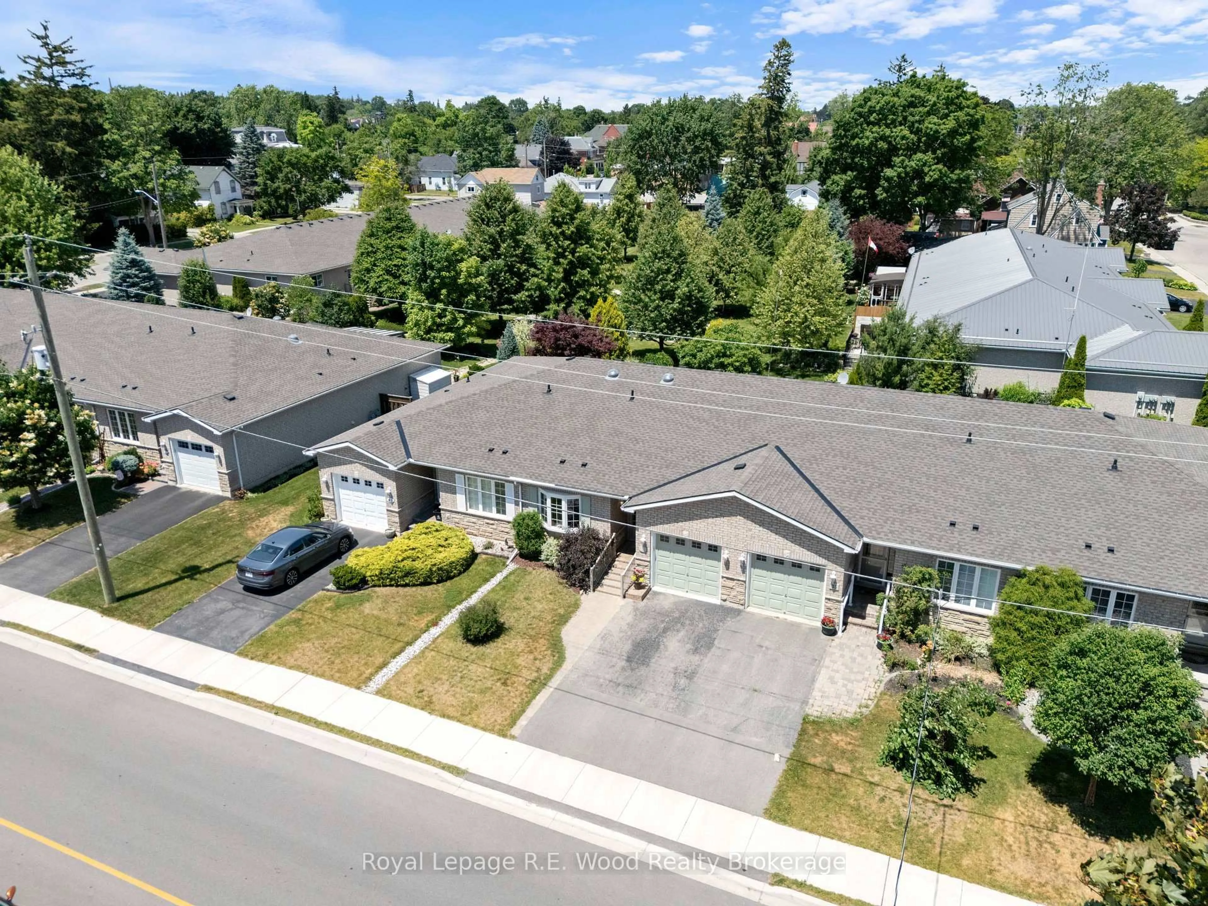 A pic from outside/outdoor area/front of a property/back of a property/a pic from drone, street for 39 South Dr, Norfolk Ontario N3Y 0A6
