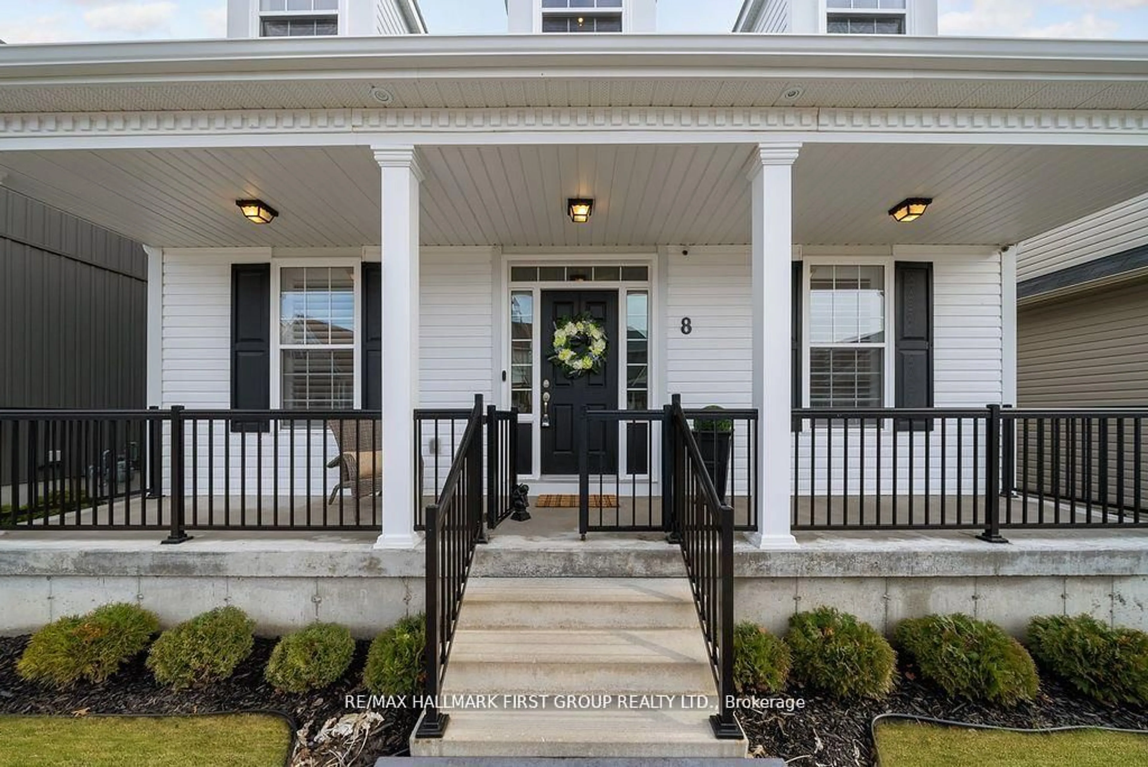 Indoor entryway for 8 Bridges Blvd, Port Hope Ontario L1A 0C8