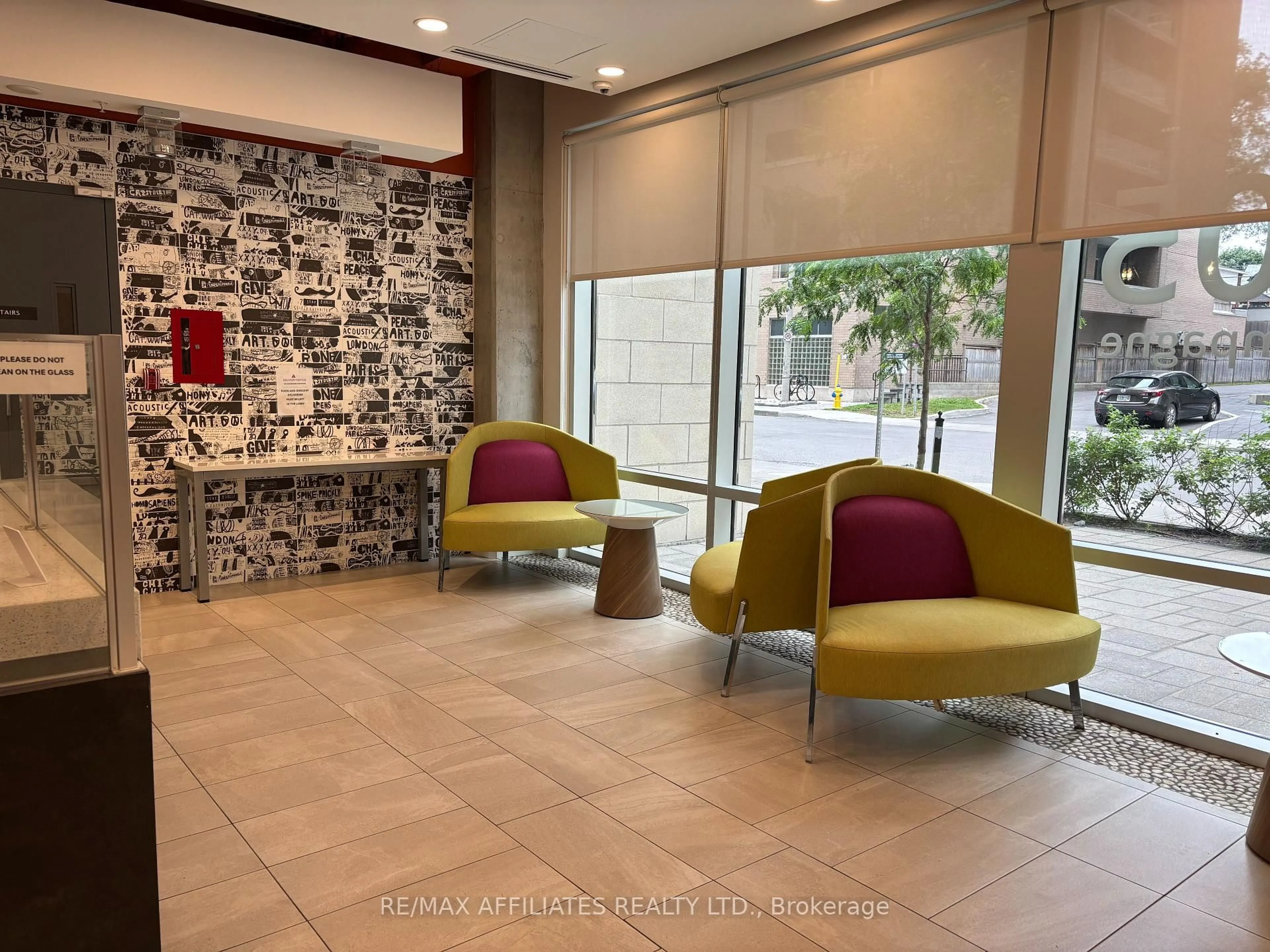 Lobby for 105 Champagne Ave, Ottawa Ontario K1S 5E5