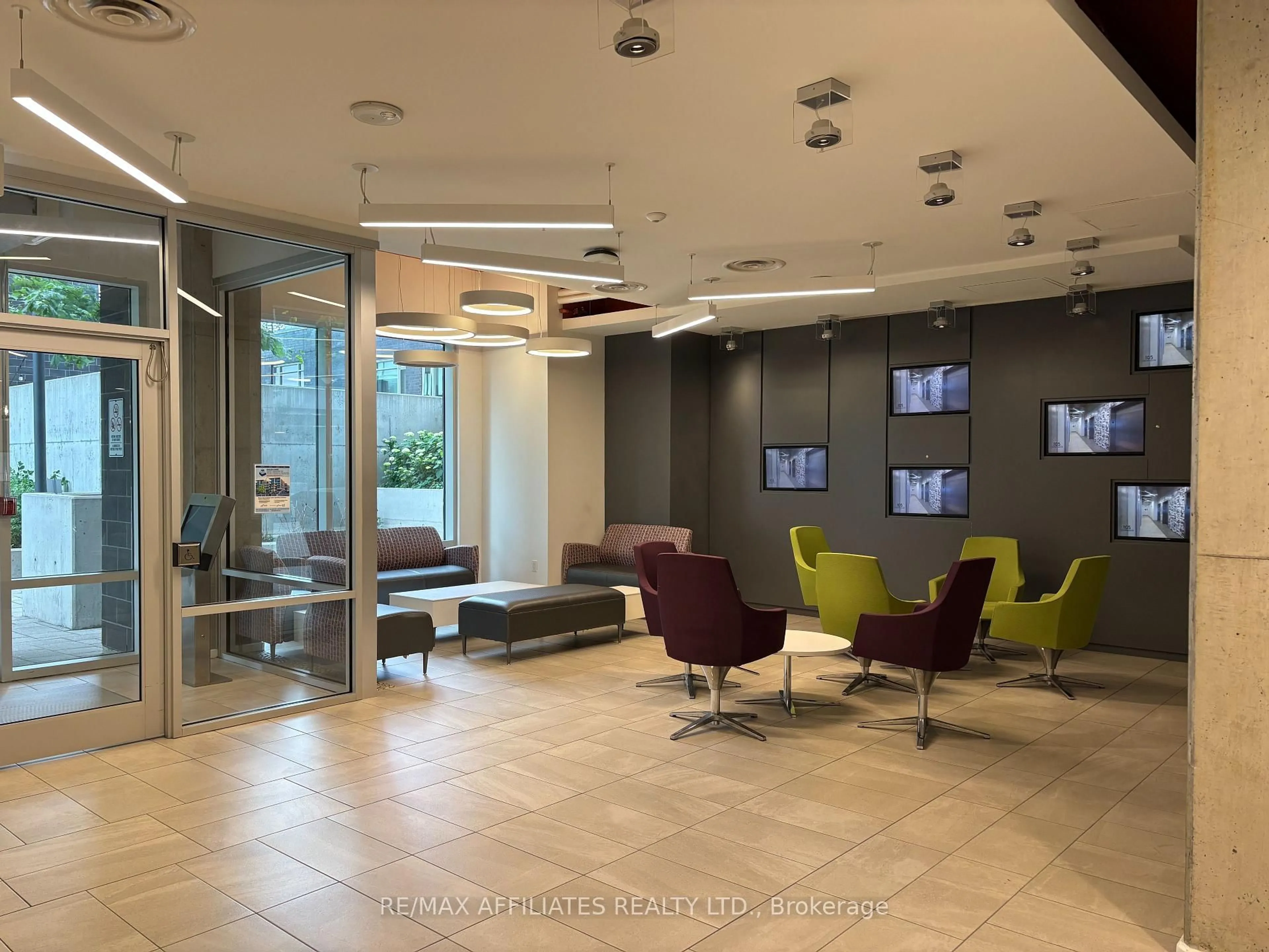 Lobby for 105 Champagne Ave, Ottawa Ontario K1S 5E5