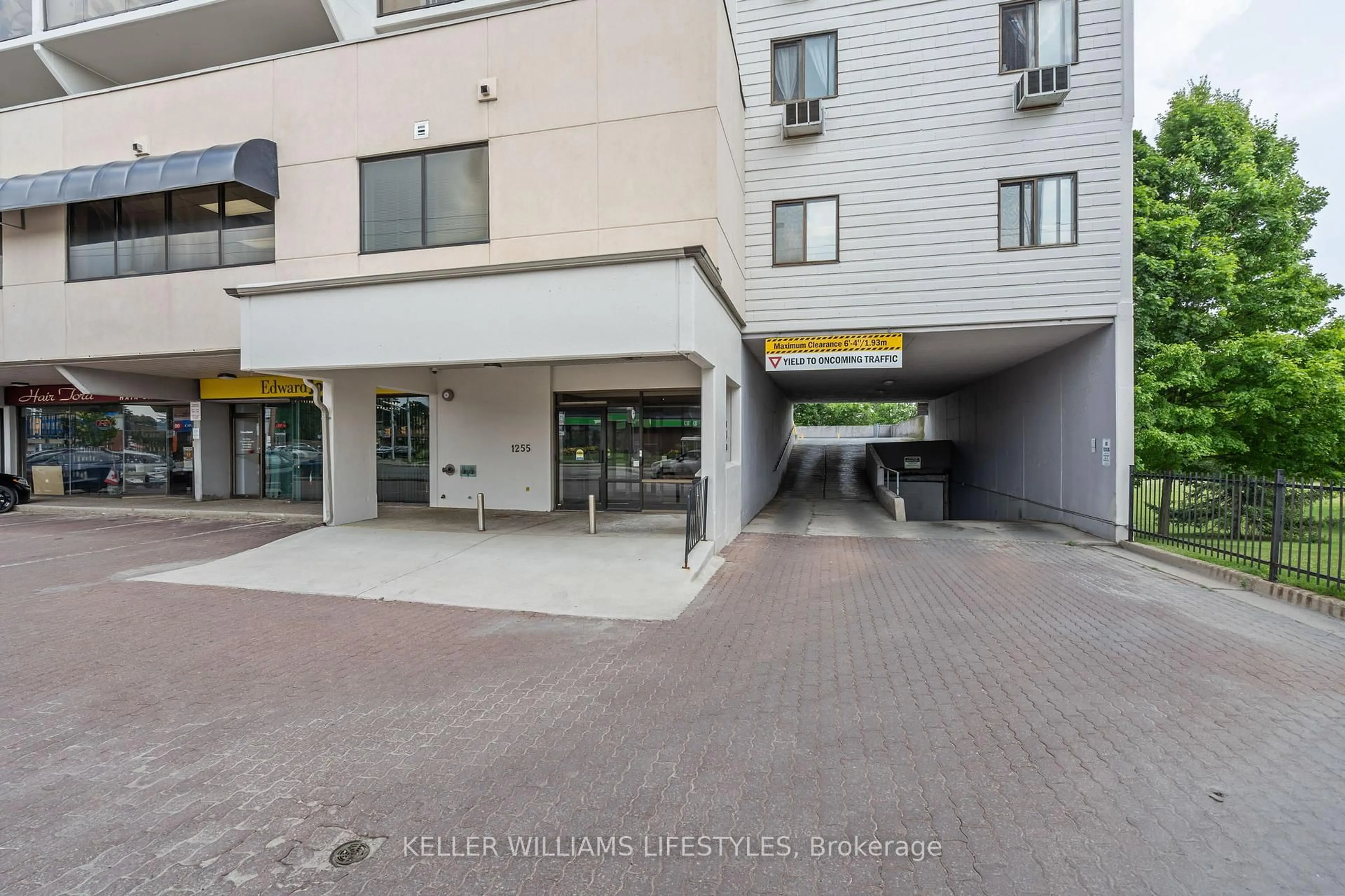 Indoor foyer for 1255 Commissioners Rd #503, London South Ontario N6K 3N5