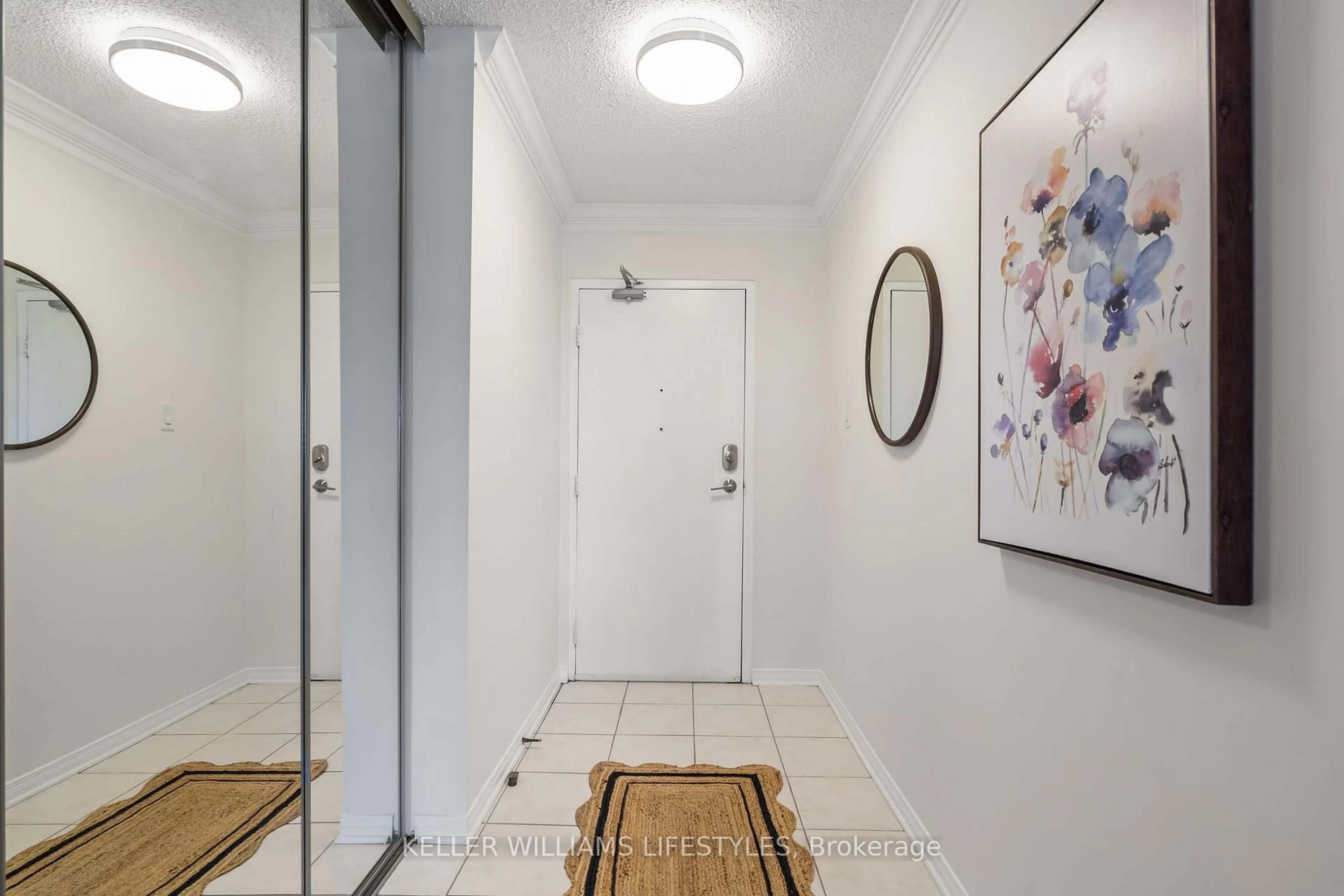 Indoor entryway for 1255 Commissioners Rd #503, London South Ontario N6K 3N5