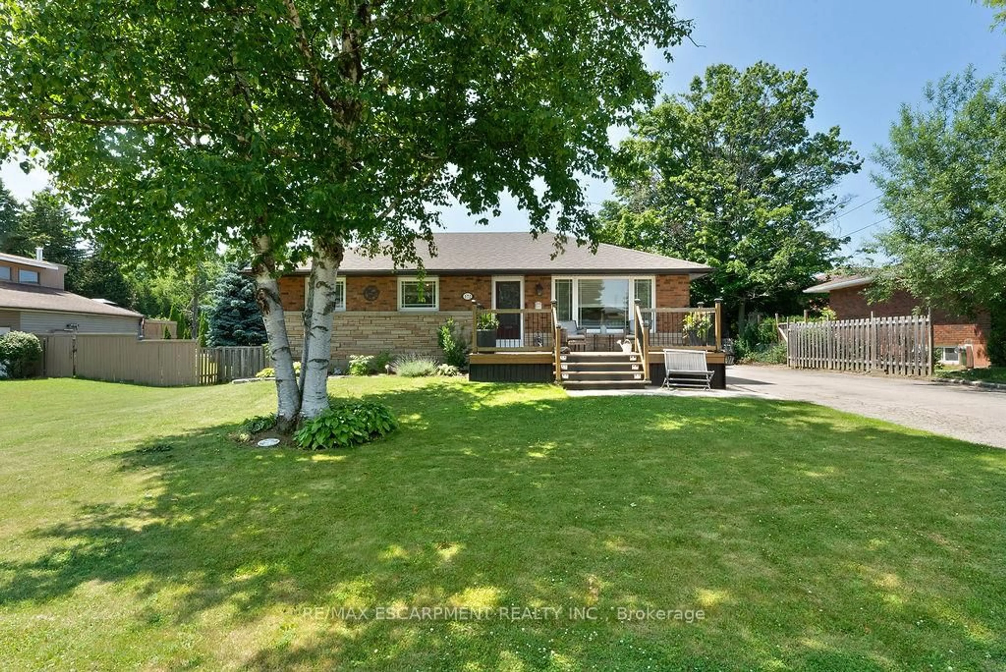 A pic from outside/outdoor area/front of a property/back of a property/a pic from drone, street for 172 ANNABELLE St, Hamilton Ontario L9C 3T9