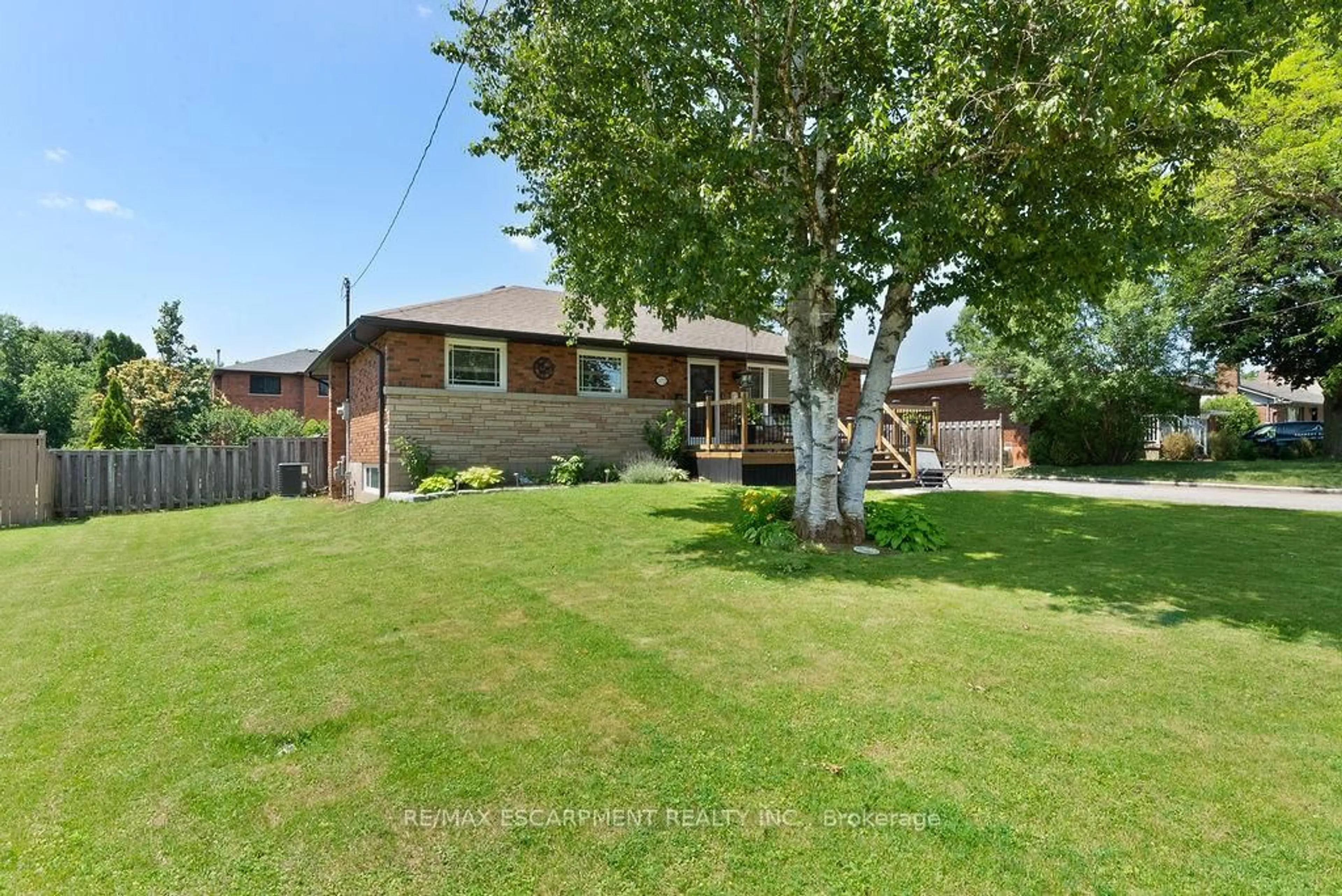 A pic from outside/outdoor area/front of a property/back of a property/a pic from drone, street for 172 ANNABELLE St, Hamilton Ontario L9C 3T9