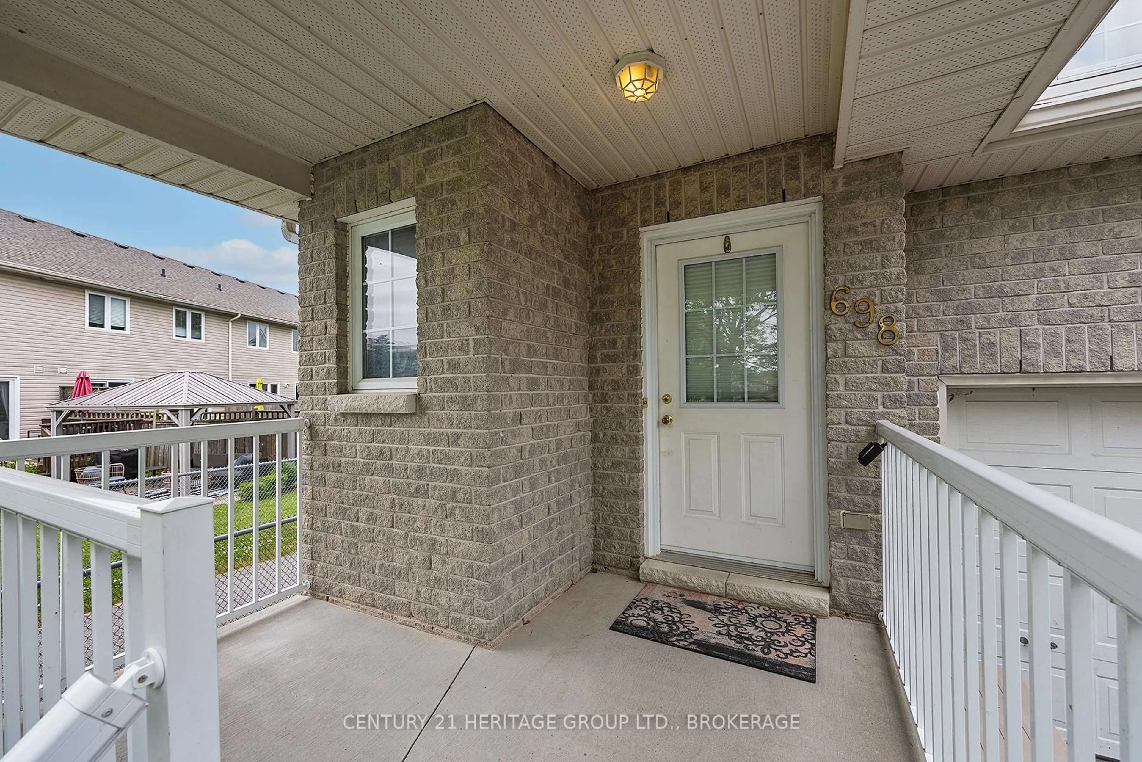 Indoor entryway for 698 MacLean Crt, Kingston Ontario K7K 7L8