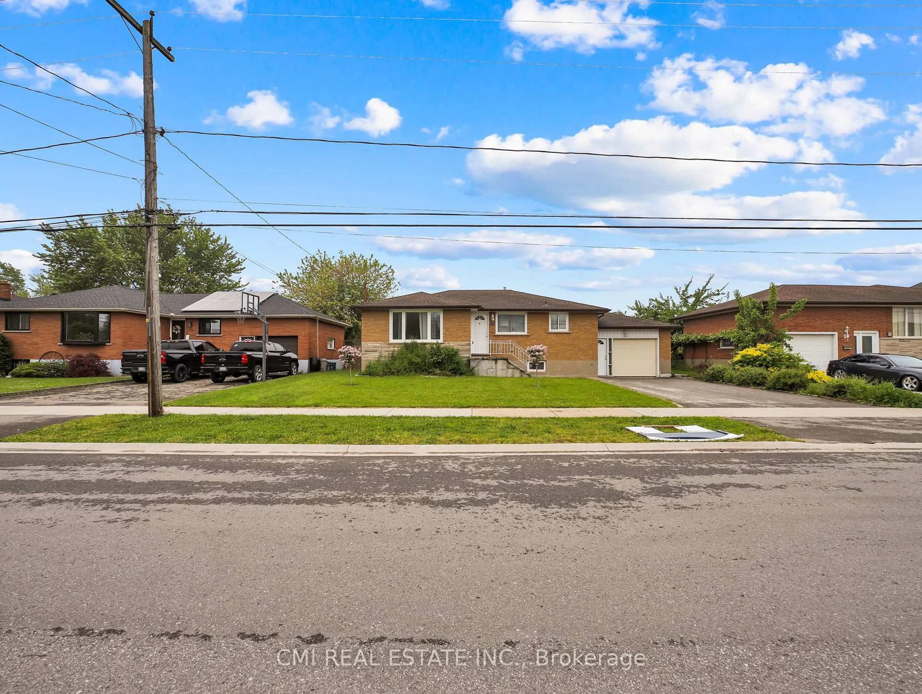 A pic from outside/outdoor area/front of a property/back of a property/a pic from drone, street for 14 Janet St, Port Colborne Ontario L3K 2E7