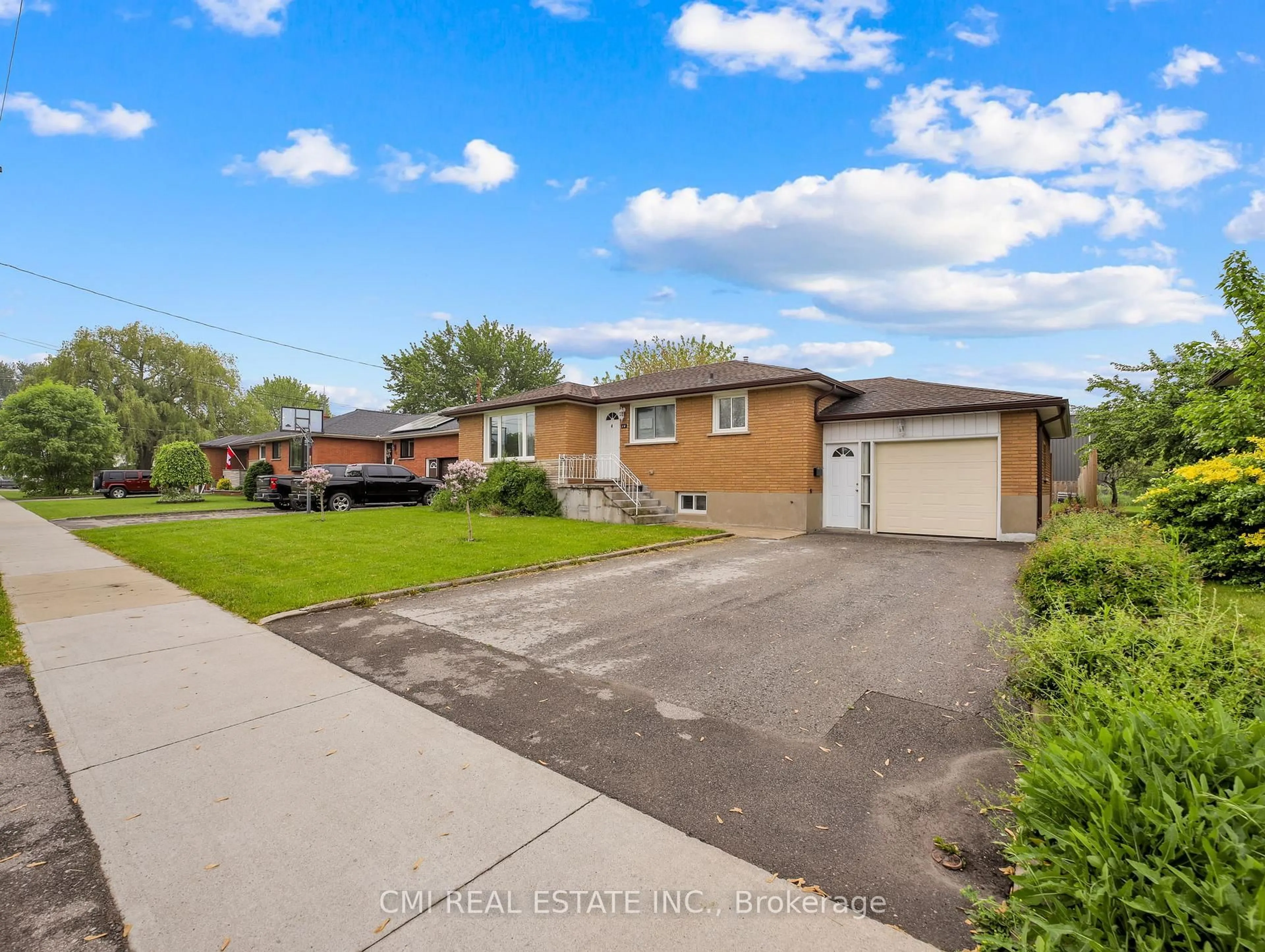 A pic from outside/outdoor area/front of a property/back of a property/a pic from drone, street for 14 Janet St, Port Colborne Ontario L3K 2E7