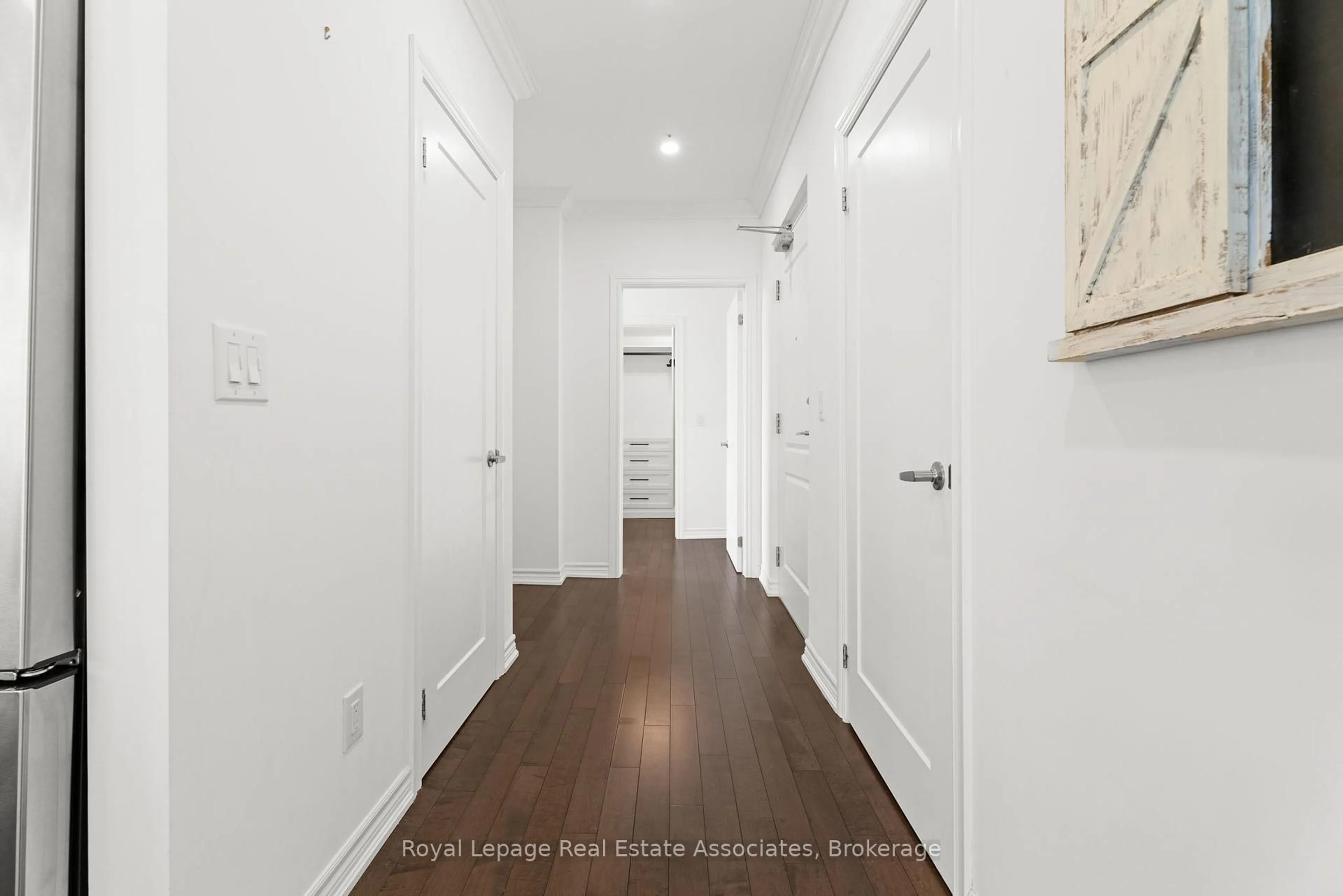 Indoor entryway for 81 Robinson St #PH1106, Hamilton Ontario L8P 3G1