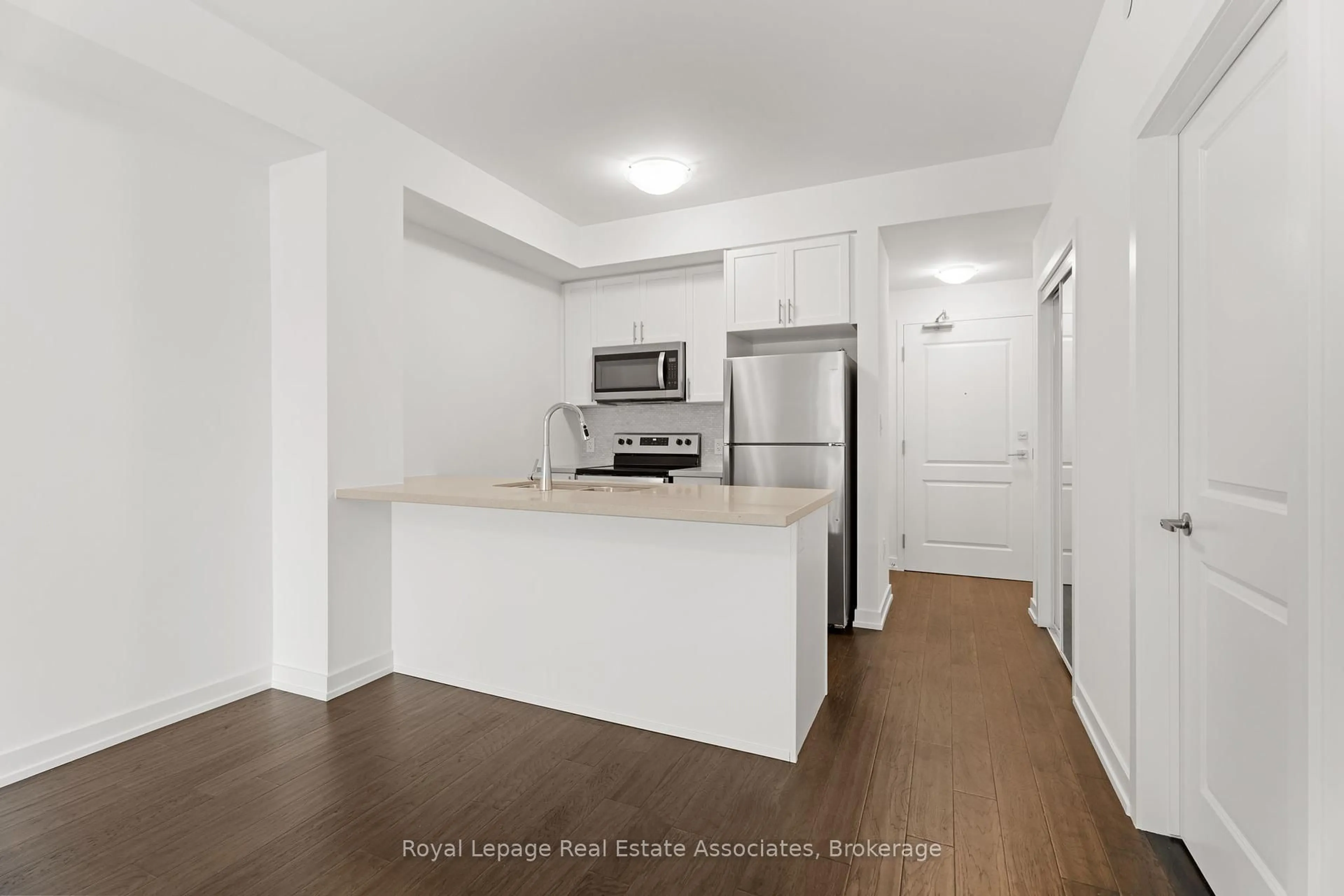 Standard kitchen, unknown for 460 Dundas St #434, Hamilton Ontario L8B 2A5