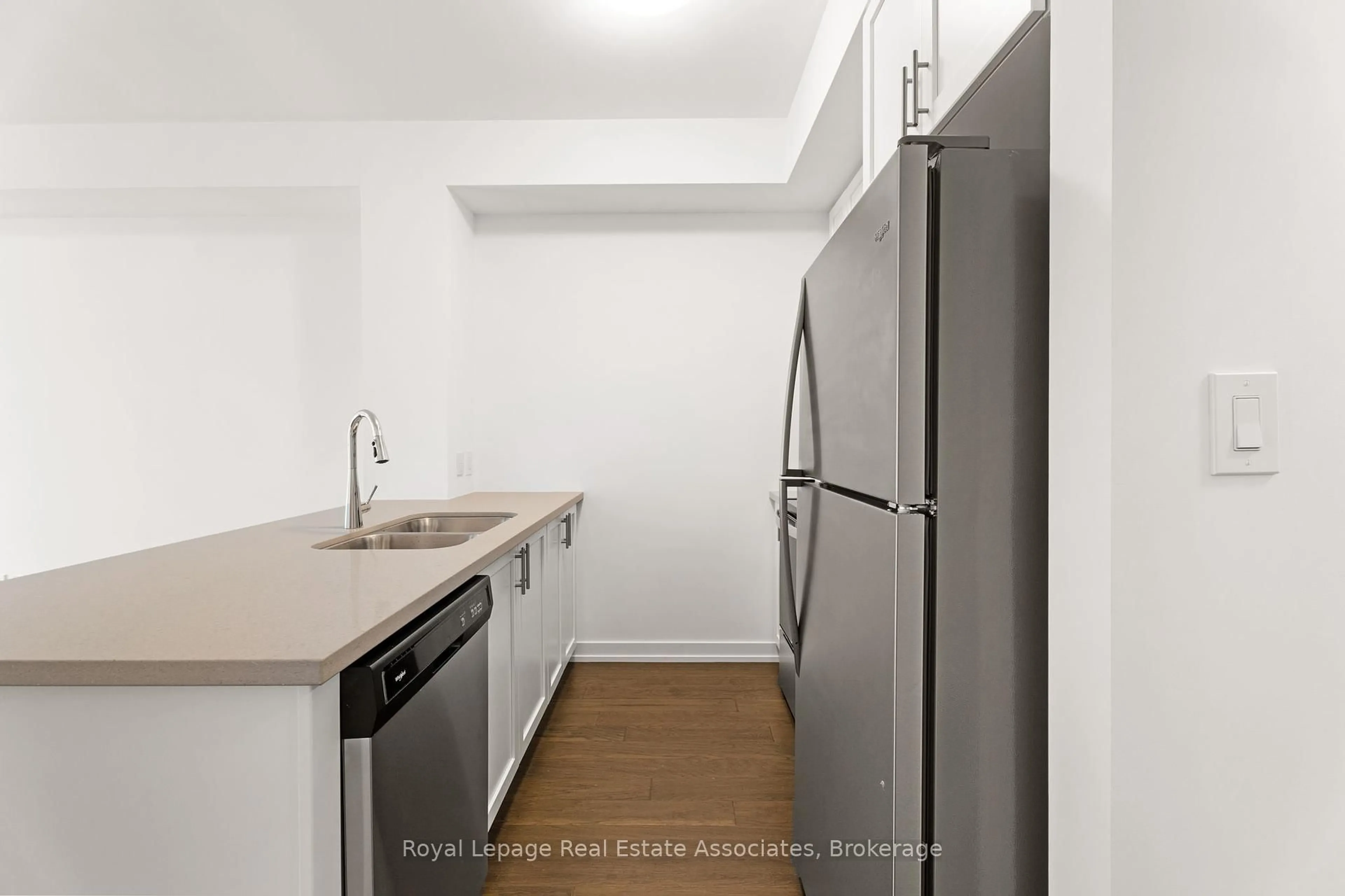 Standard kitchen, unknown for 460 Dundas St #434, Hamilton Ontario L8B 2A5