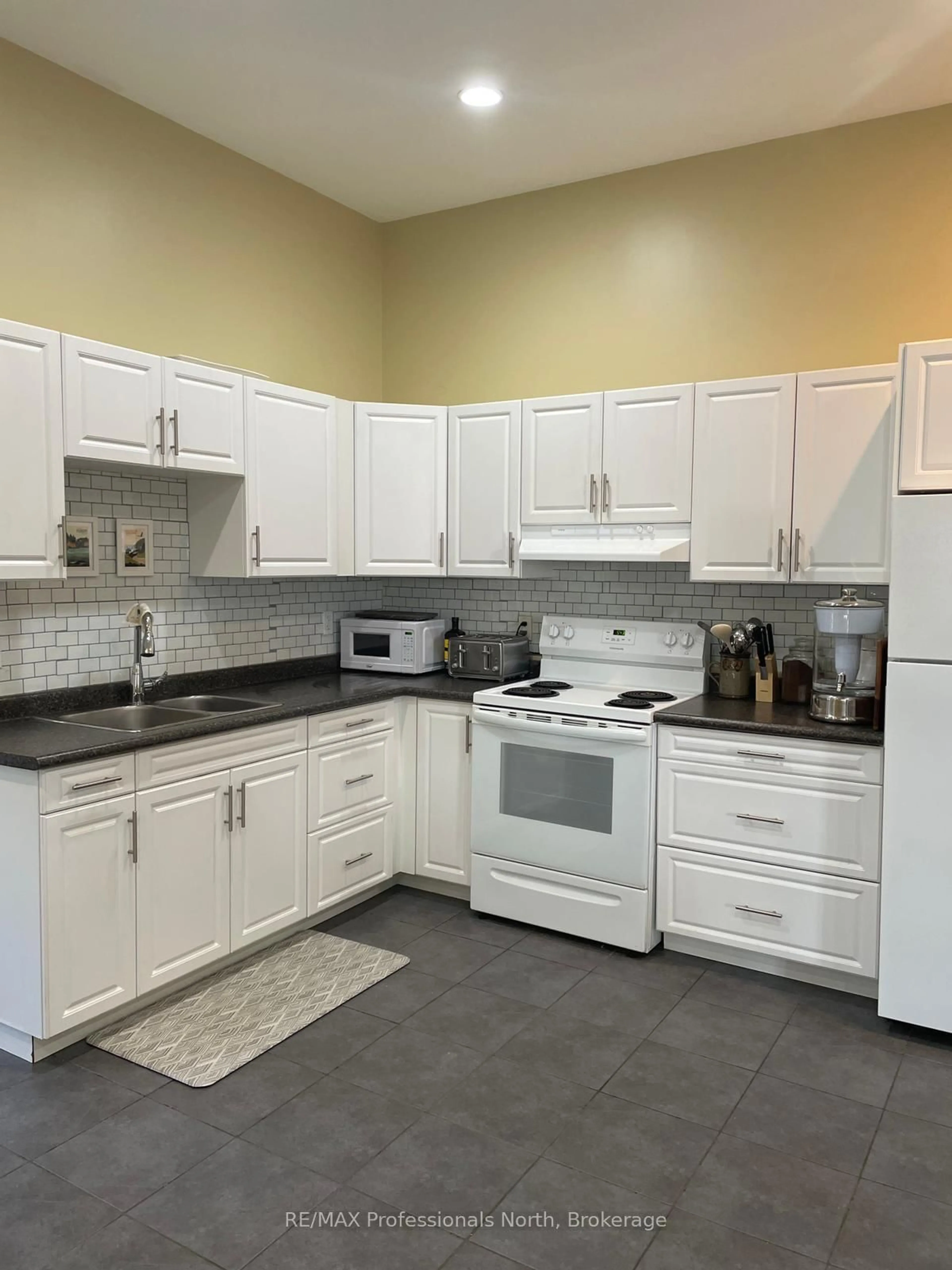 Standard kitchen, ceramic/tile floor for 60 Ontario St #C, Burk's Falls Ontario P0A 1C0