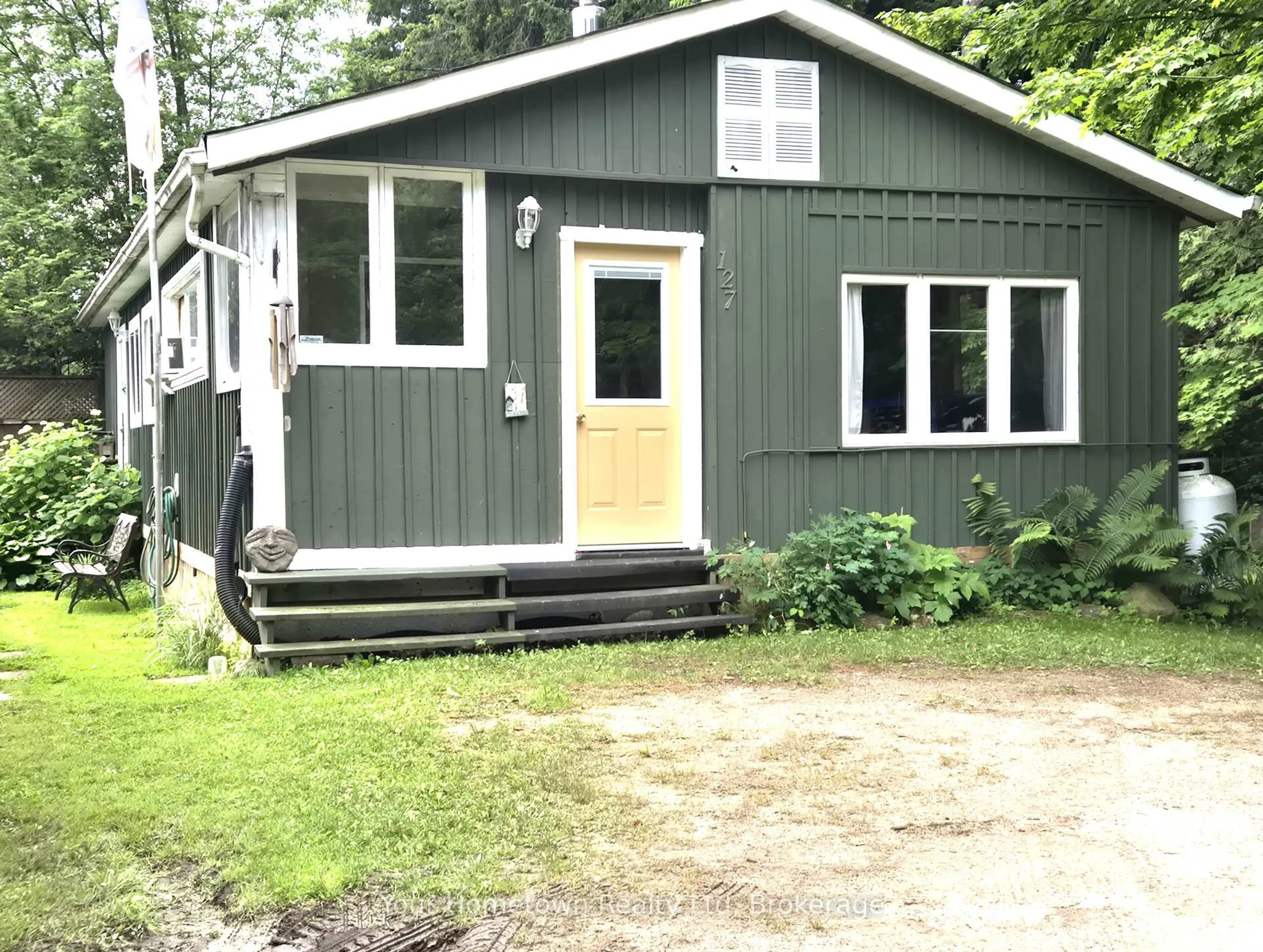 Shed for 127 Cedar Cres, Centre Wellington Ontario N1M 2W5