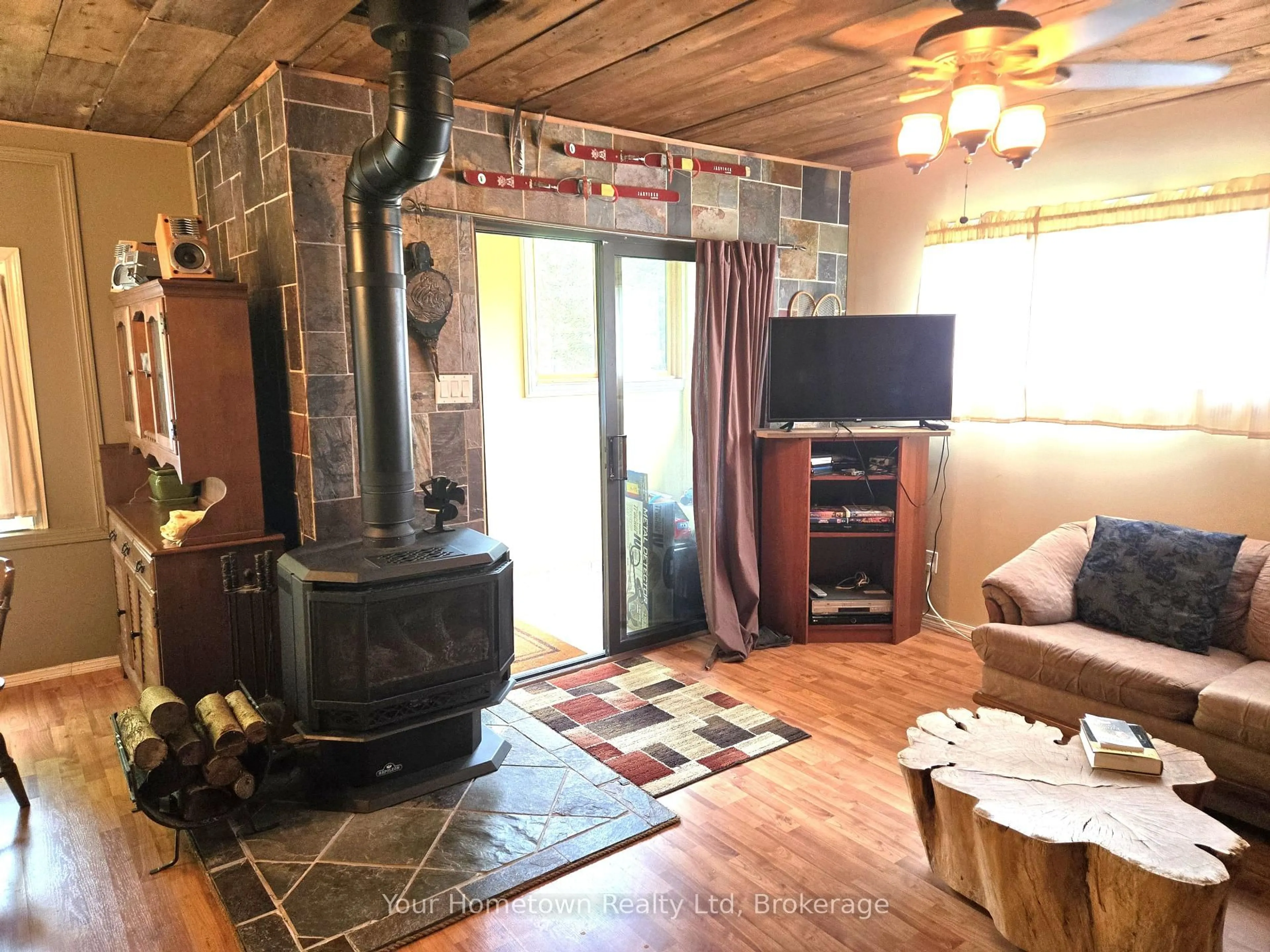 Living room with furniture, unknown for 127 Cedar Cres, Centre Wellington Ontario N1M 2W5