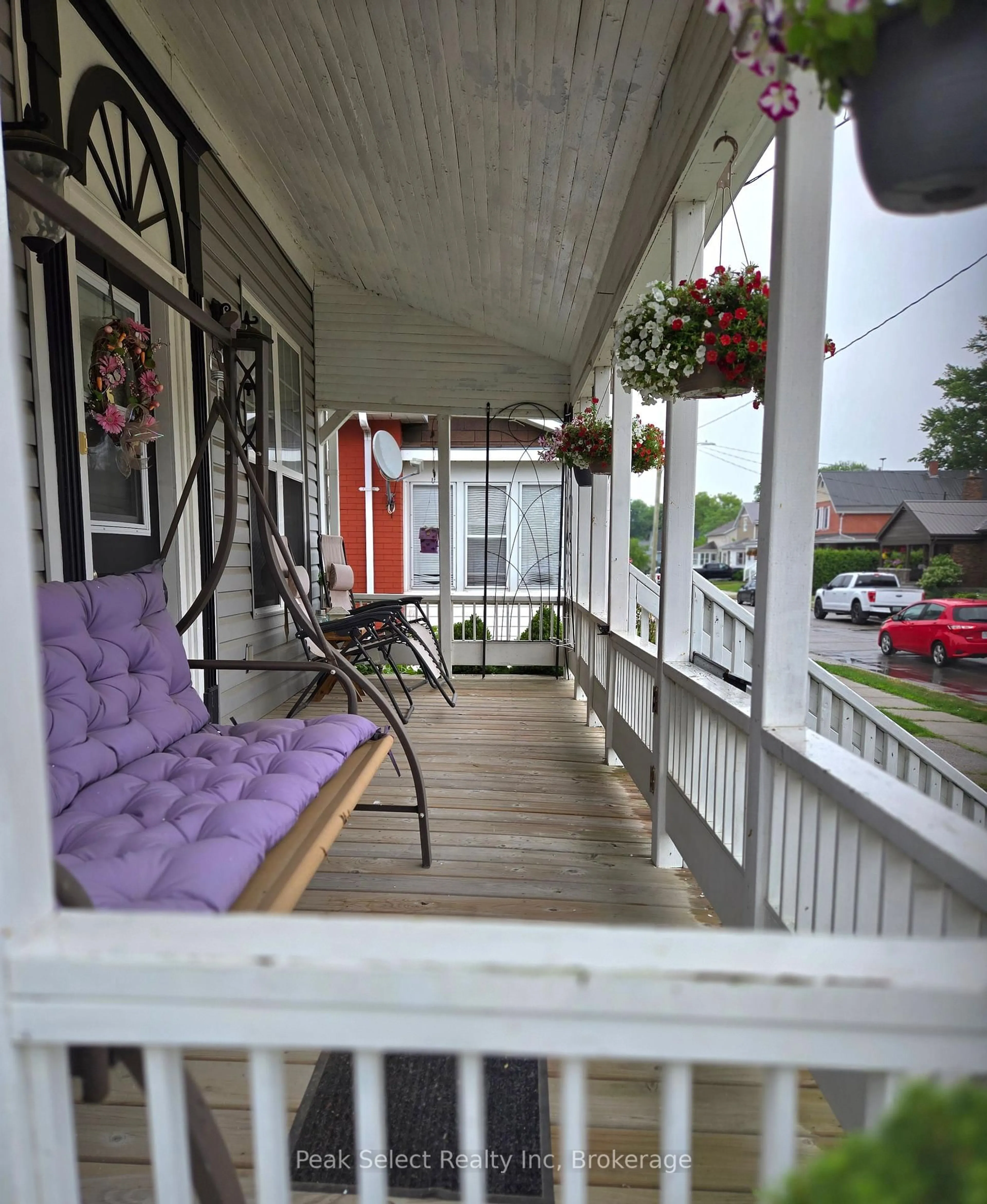Patio, street for 104 Erie St, St. Thomas Ontario N5R 2N2