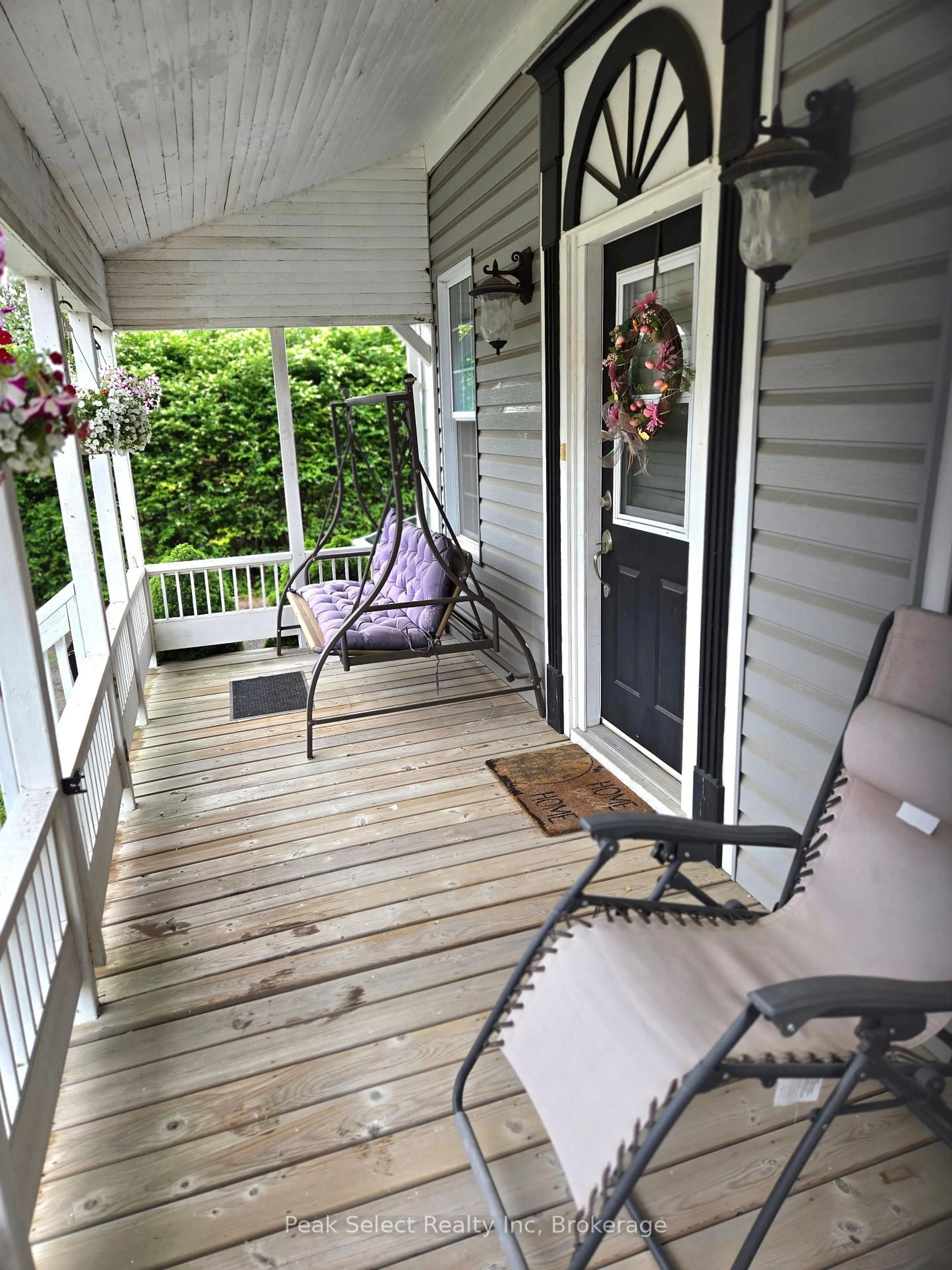 Patio, street for 104 Erie St, St. Thomas Ontario N5R 2N2