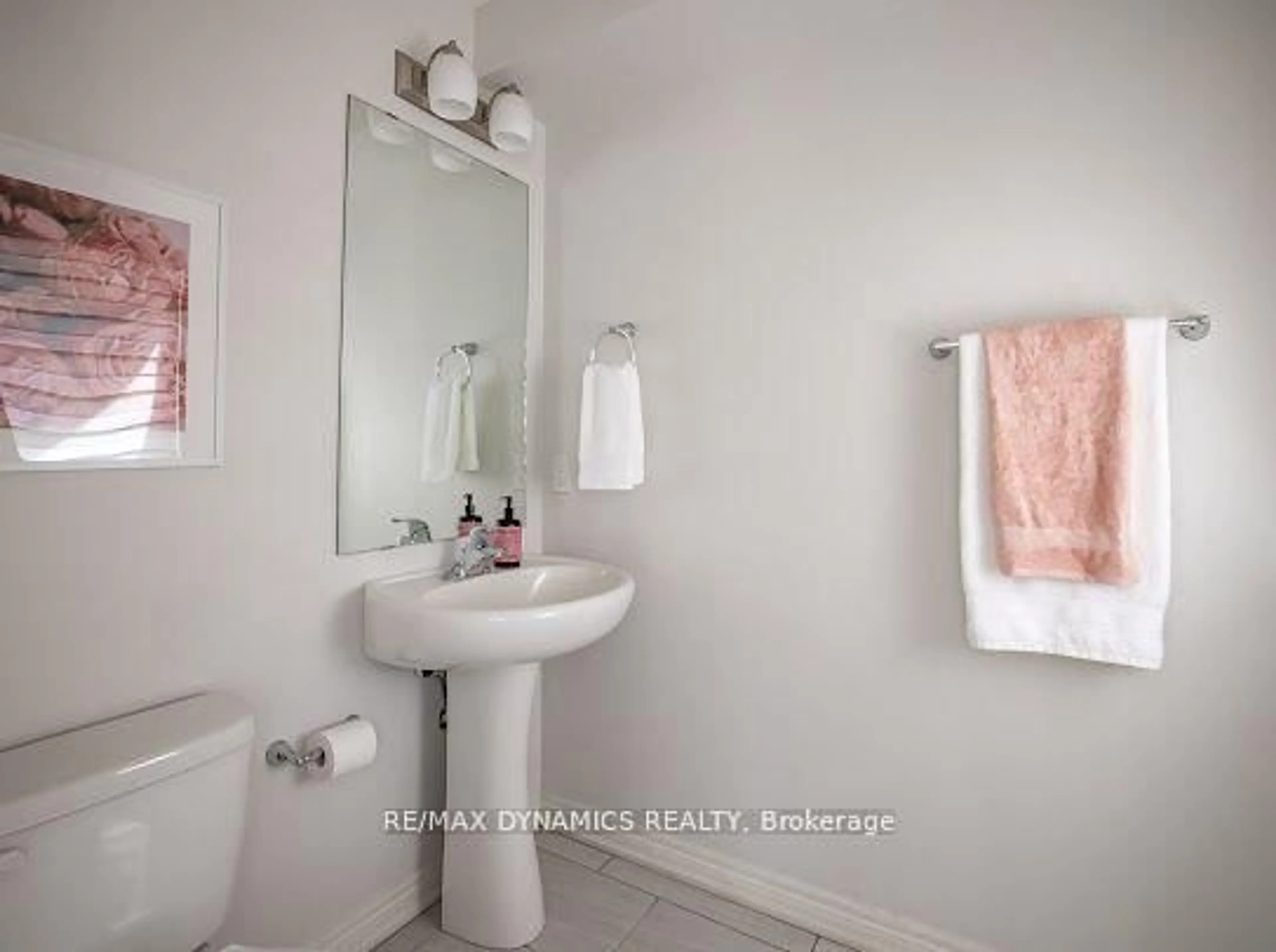 Standard bathroom, ceramic/tile floor for 34 Crow St, Welland Ontario L3C 0E4