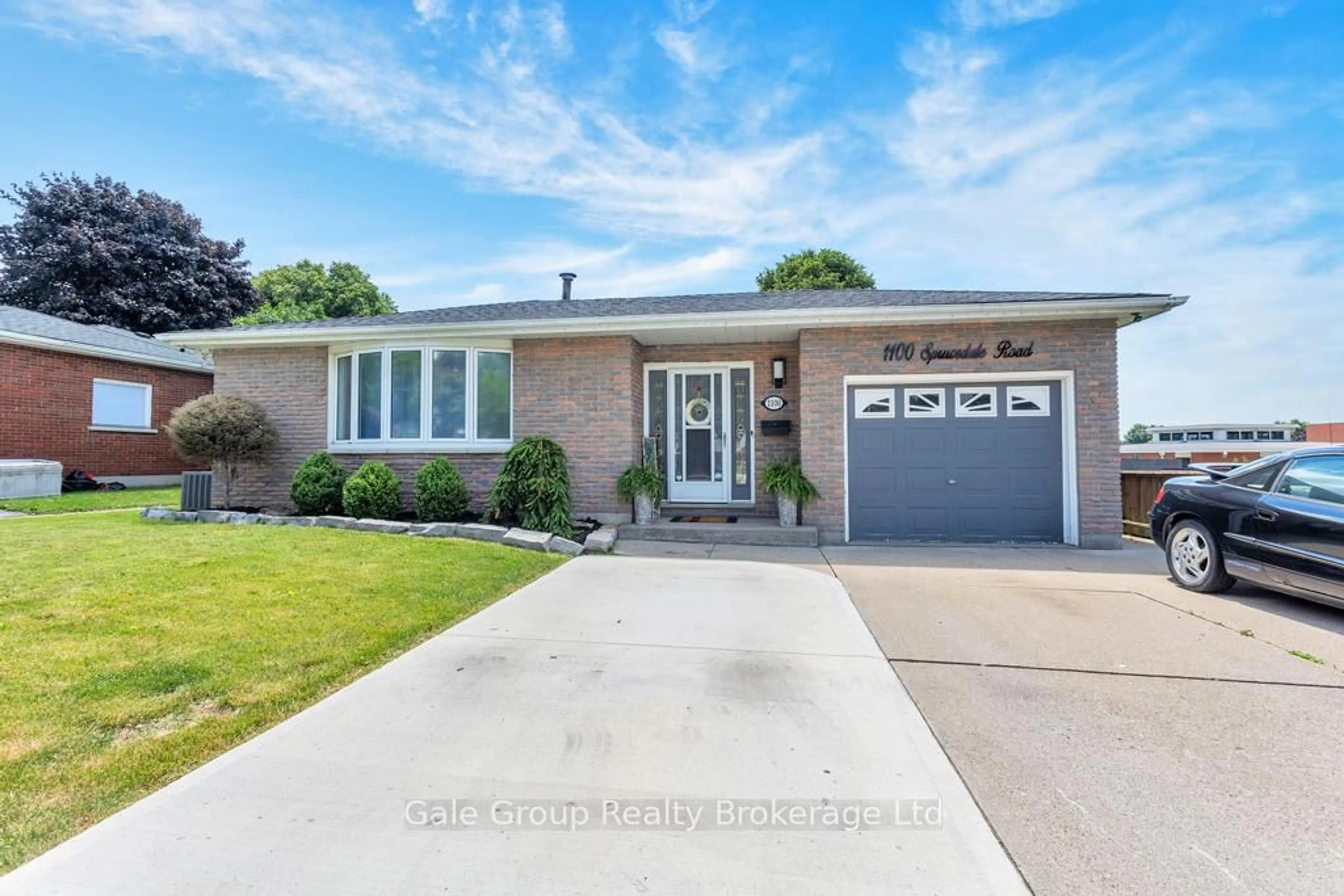 Home with vinyl exterior material, street for 1100 Sprucedale Rd, Woodstock Ontario N4S 4Z9