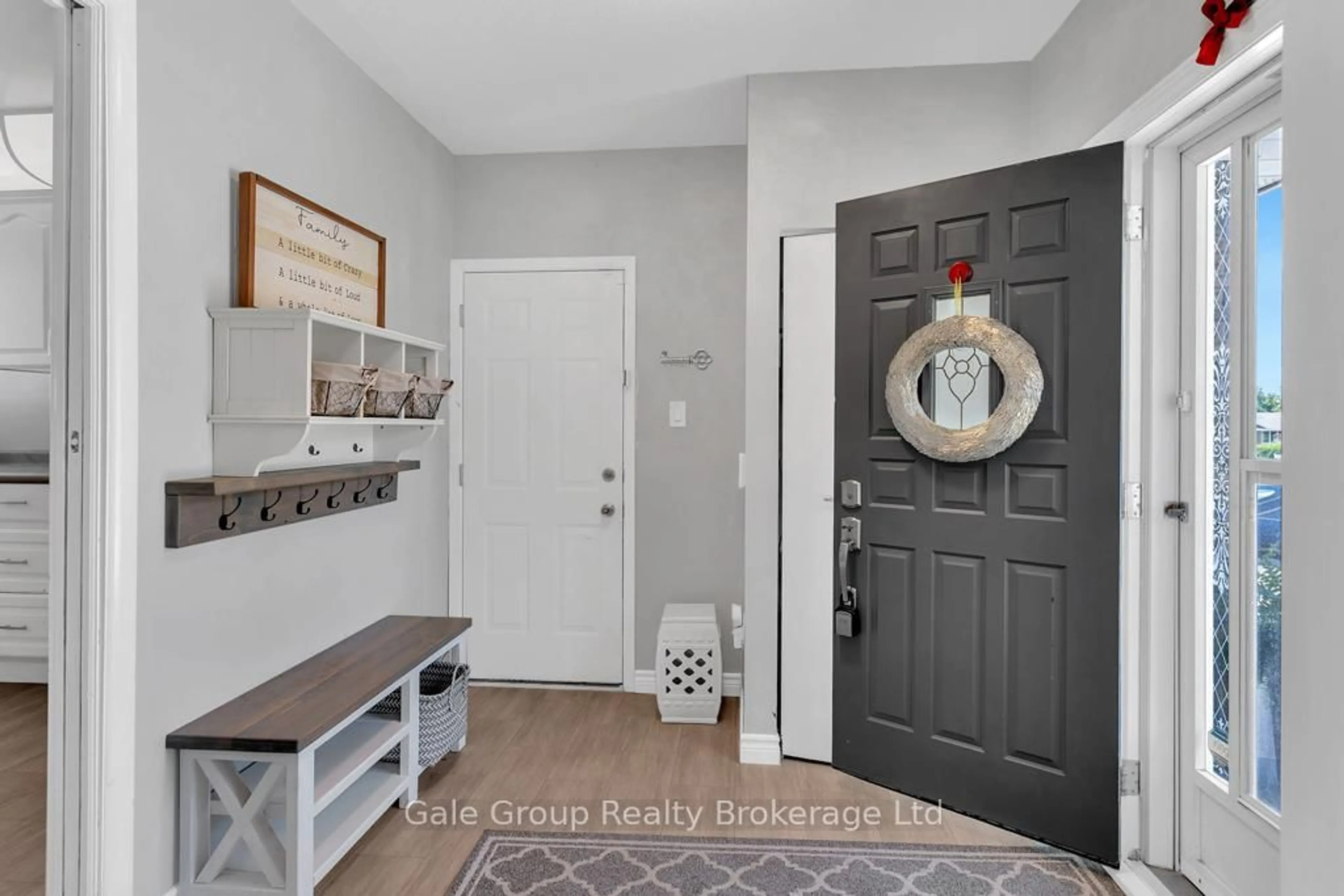 Indoor entryway for 1100 Sprucedale Rd, Woodstock Ontario N4S 4Z9