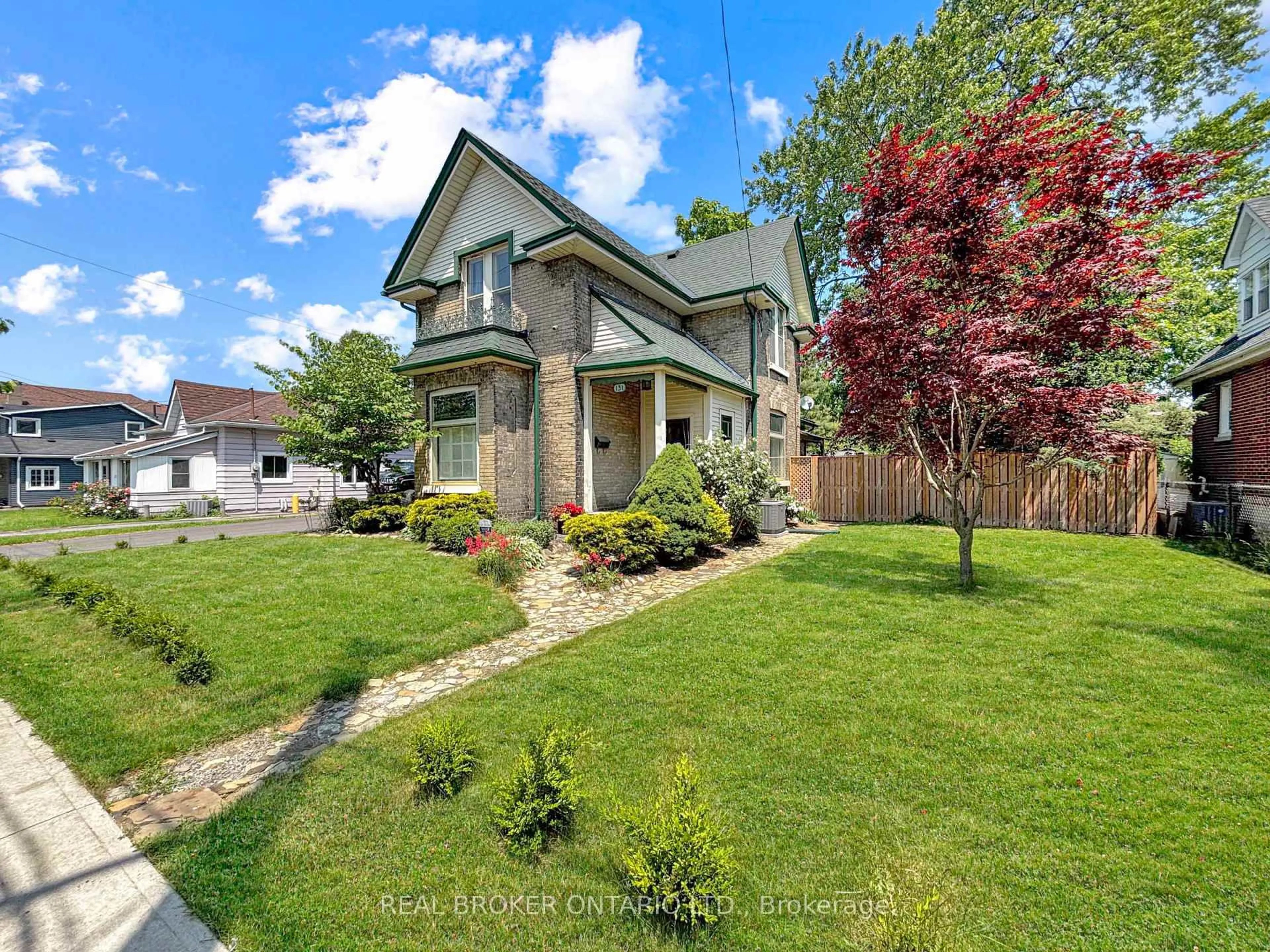 A pic from outside/outdoor area/front of a property/back of a property/a pic from drone, street for 131 Terrace Hill St, Brantford Ontario N3R 1G5